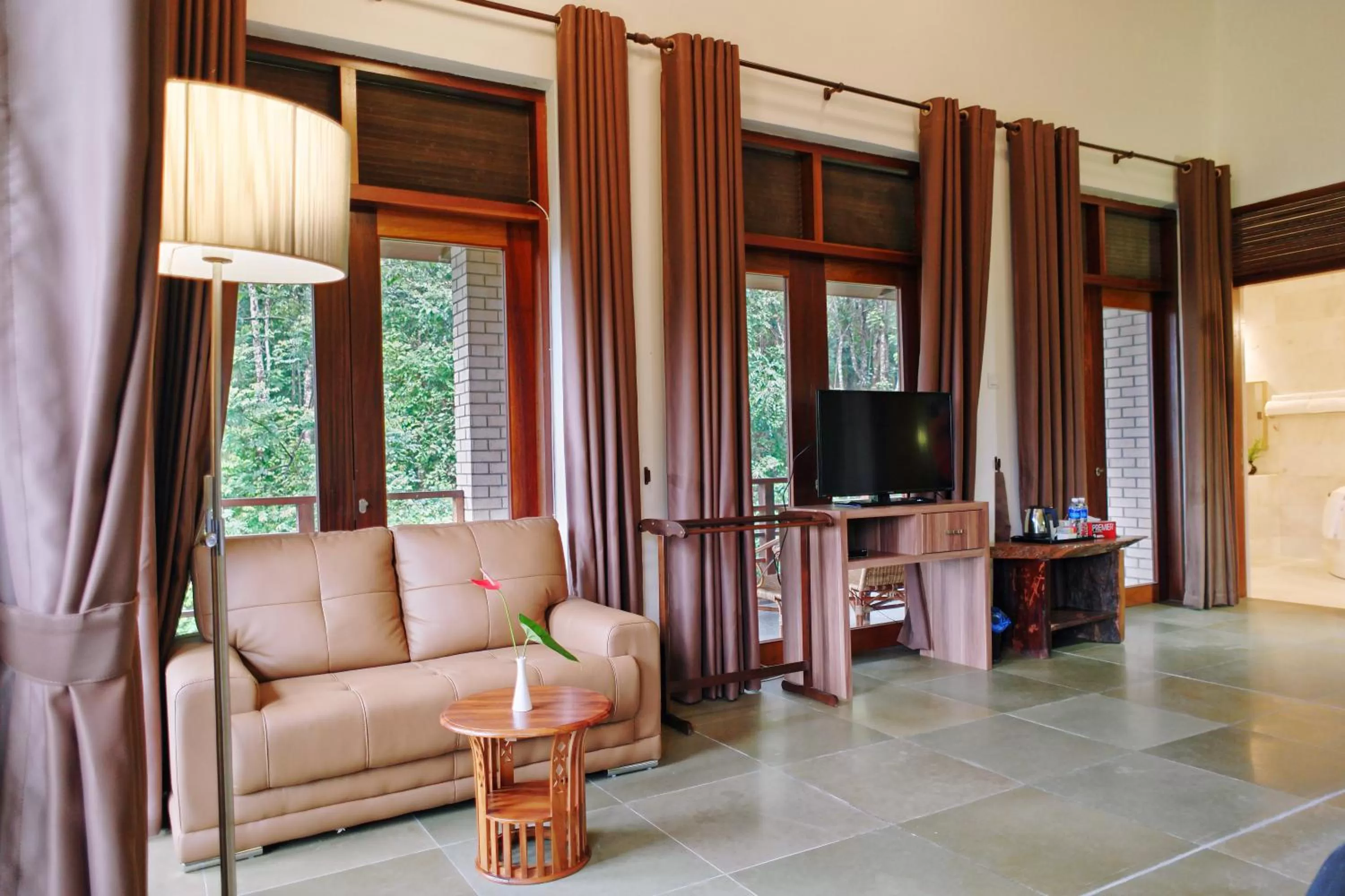 Photo of the whole room in Harmony Valley Retreat