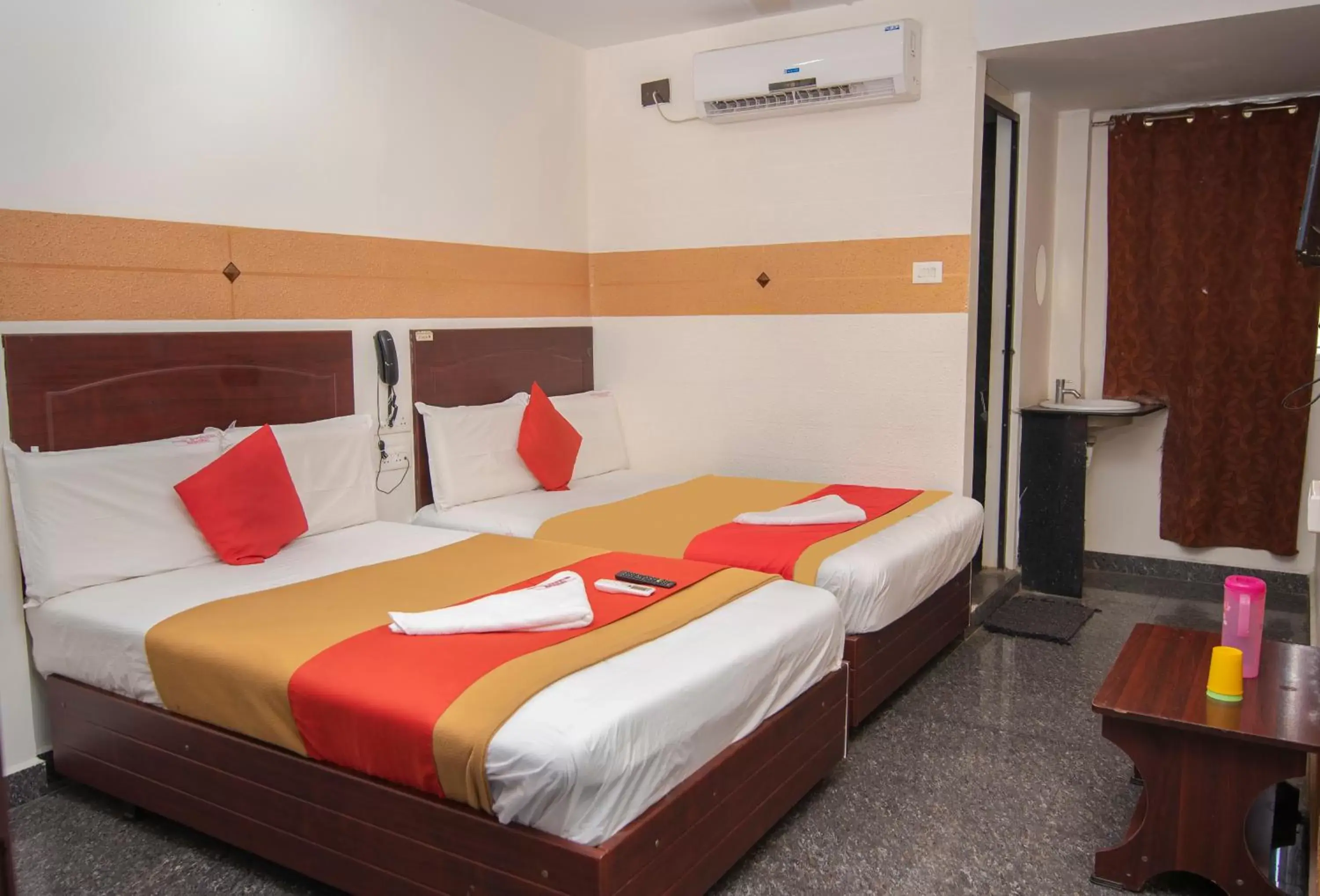 Bedroom, Bed in HOTEL BOOPATHI Madurai