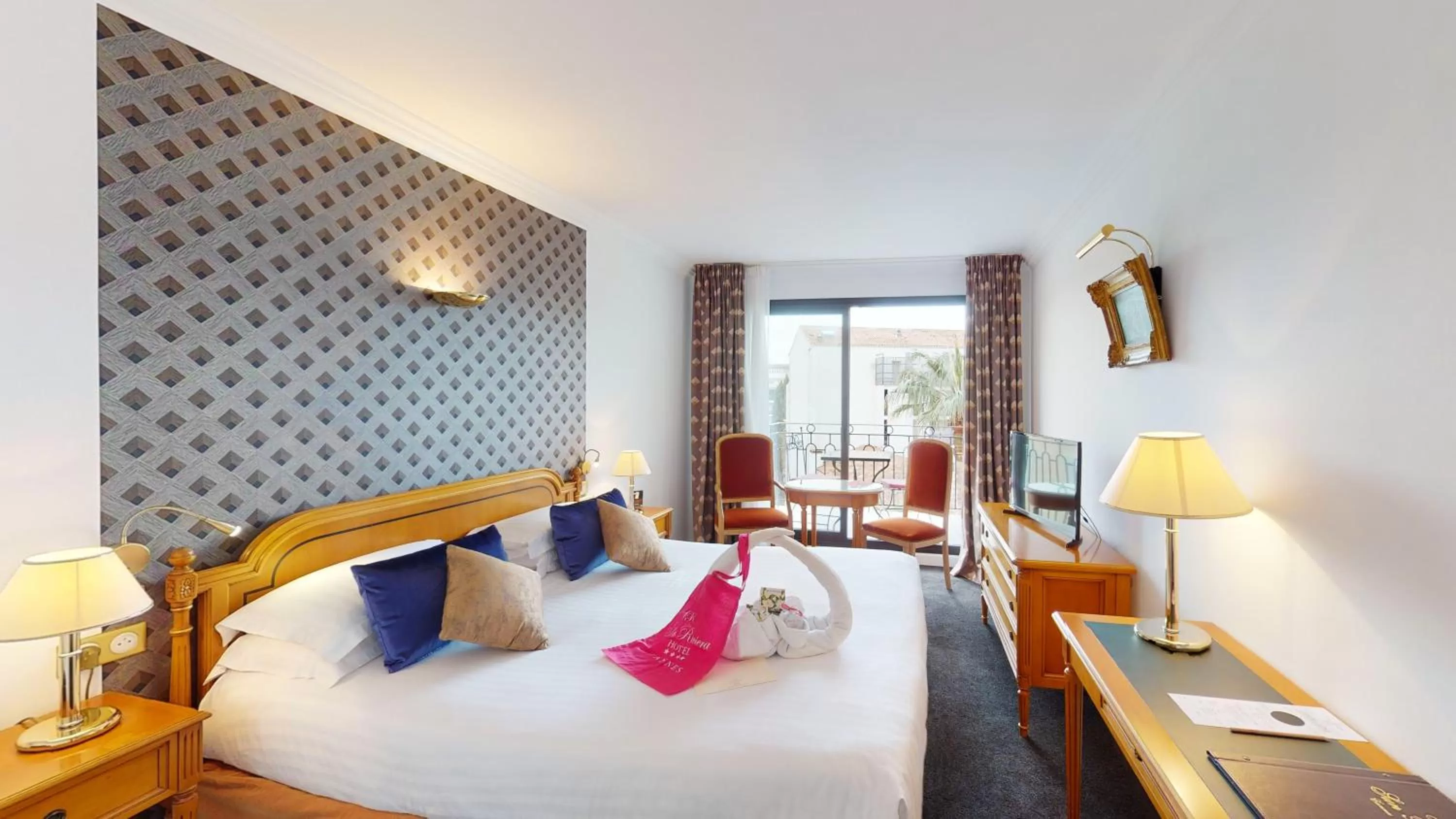 Photo of the whole room, Bed in Sun Riviera Hotel