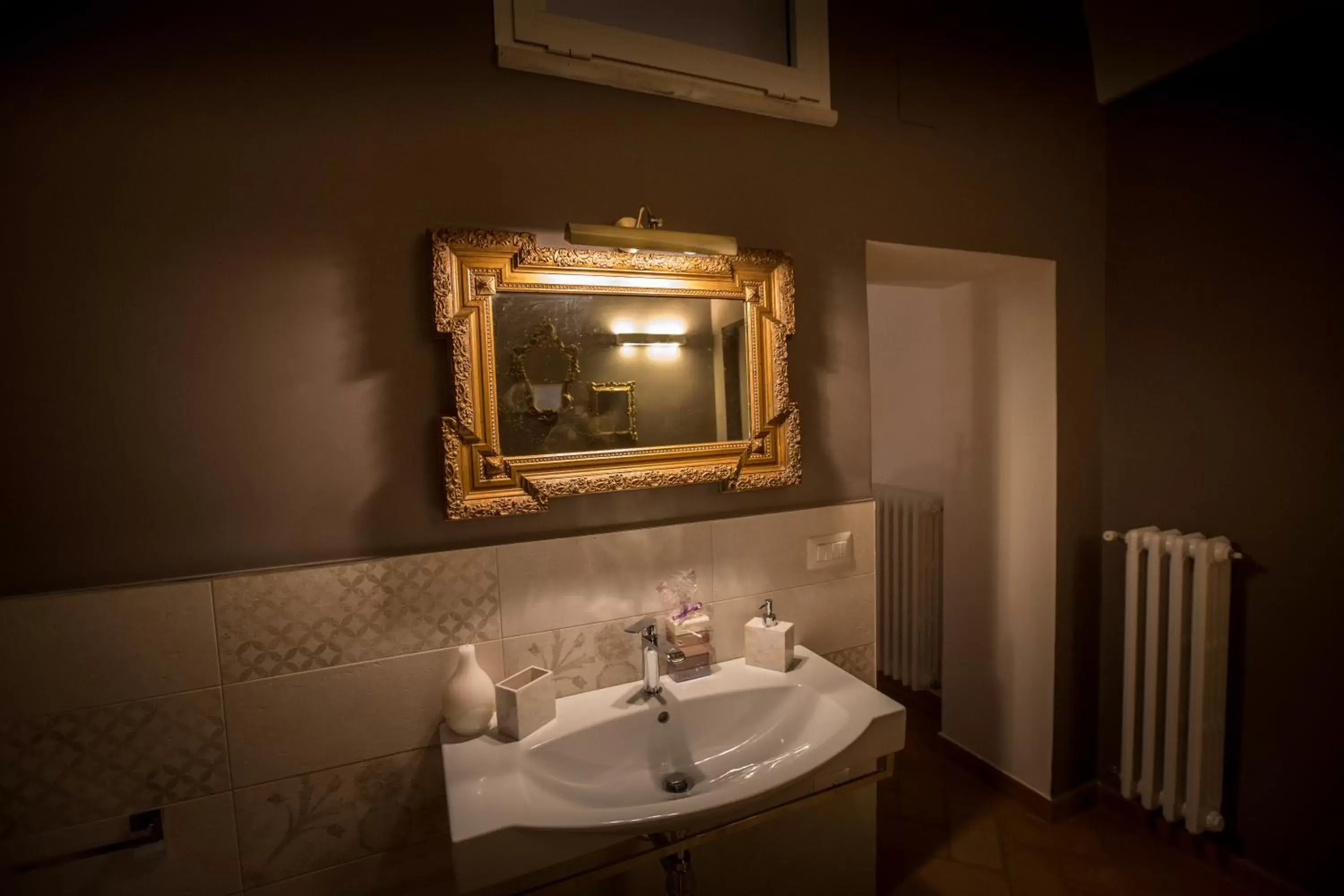 Decorative detail, Bathroom in Giardini 82 B&B