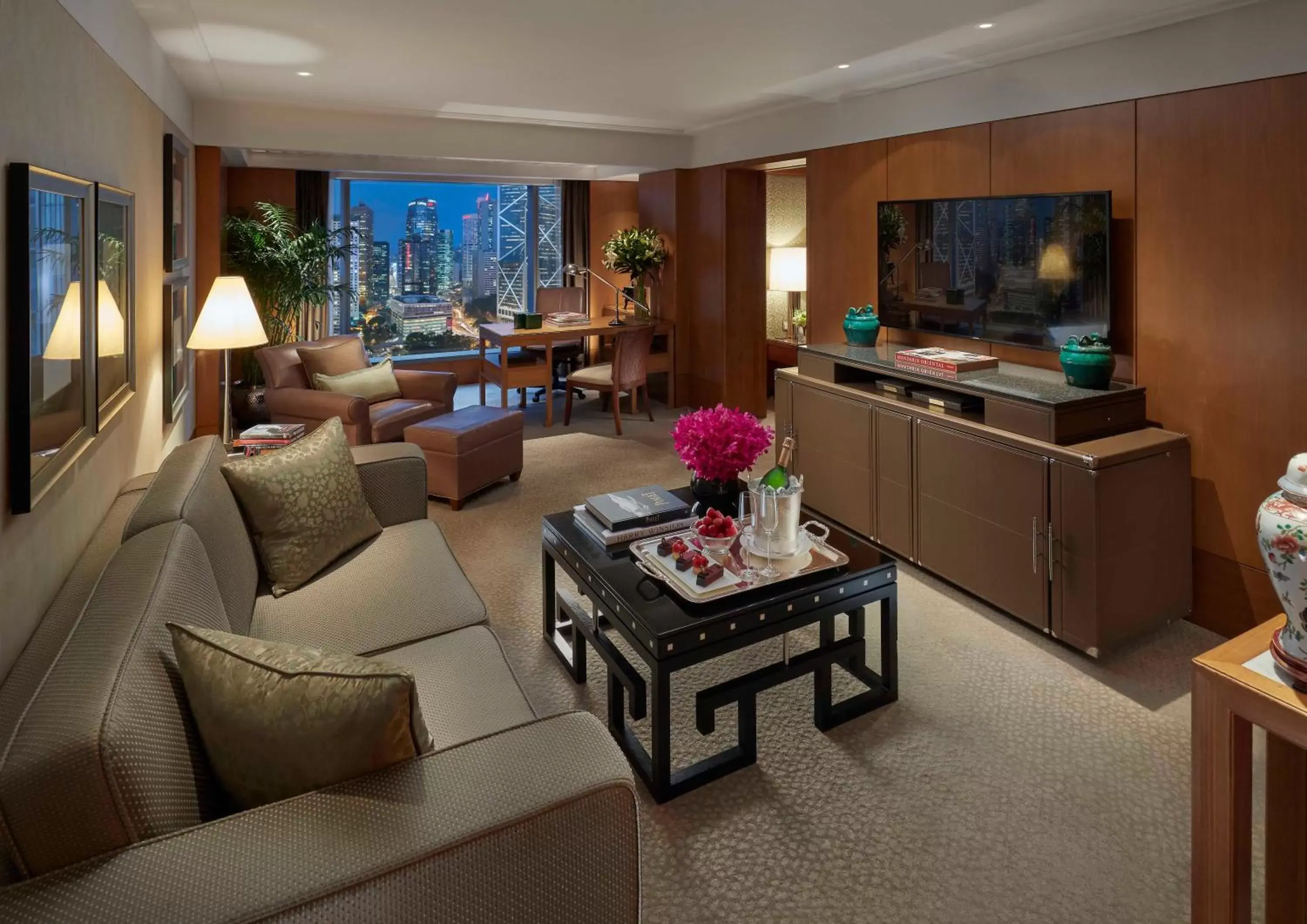 Living room, Seating Area in Mandarin Oriental Hong Kong