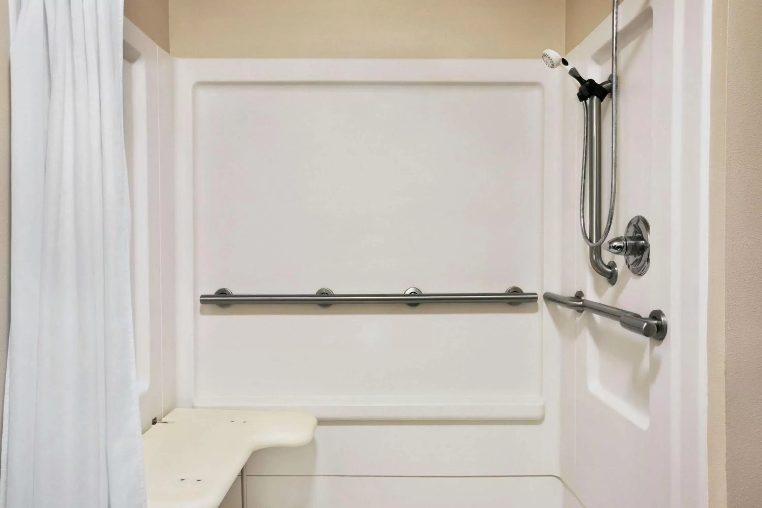 Bathroom in Travelodge by Wyndham Brunswick near Fredrick Bathroom in Travelodge by Wyndham Brunswick near Fredrick