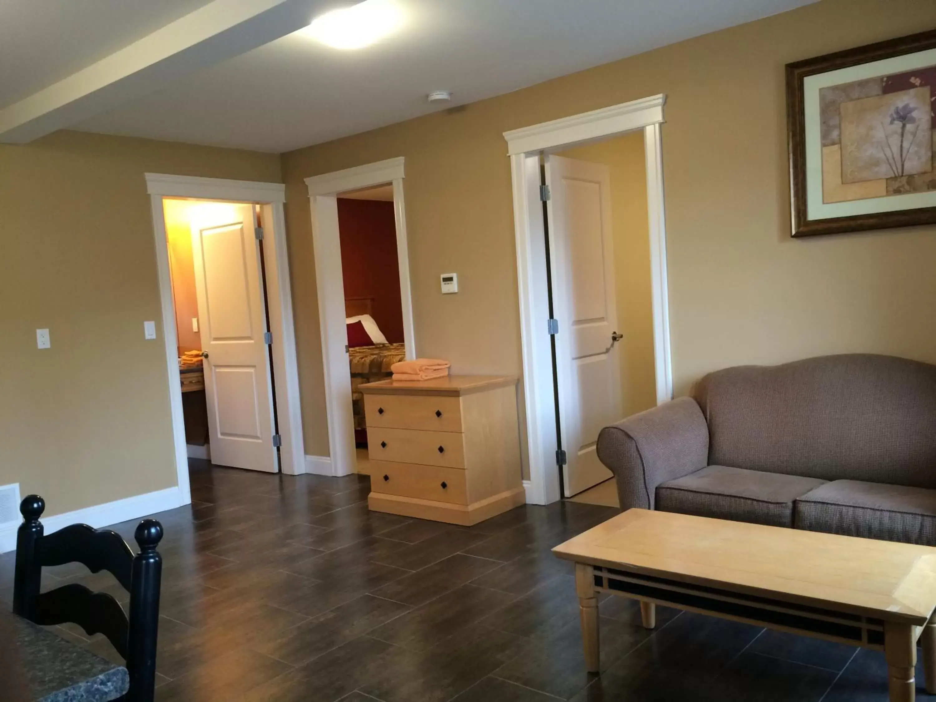 Living room, Seating Area in Sahara Suites