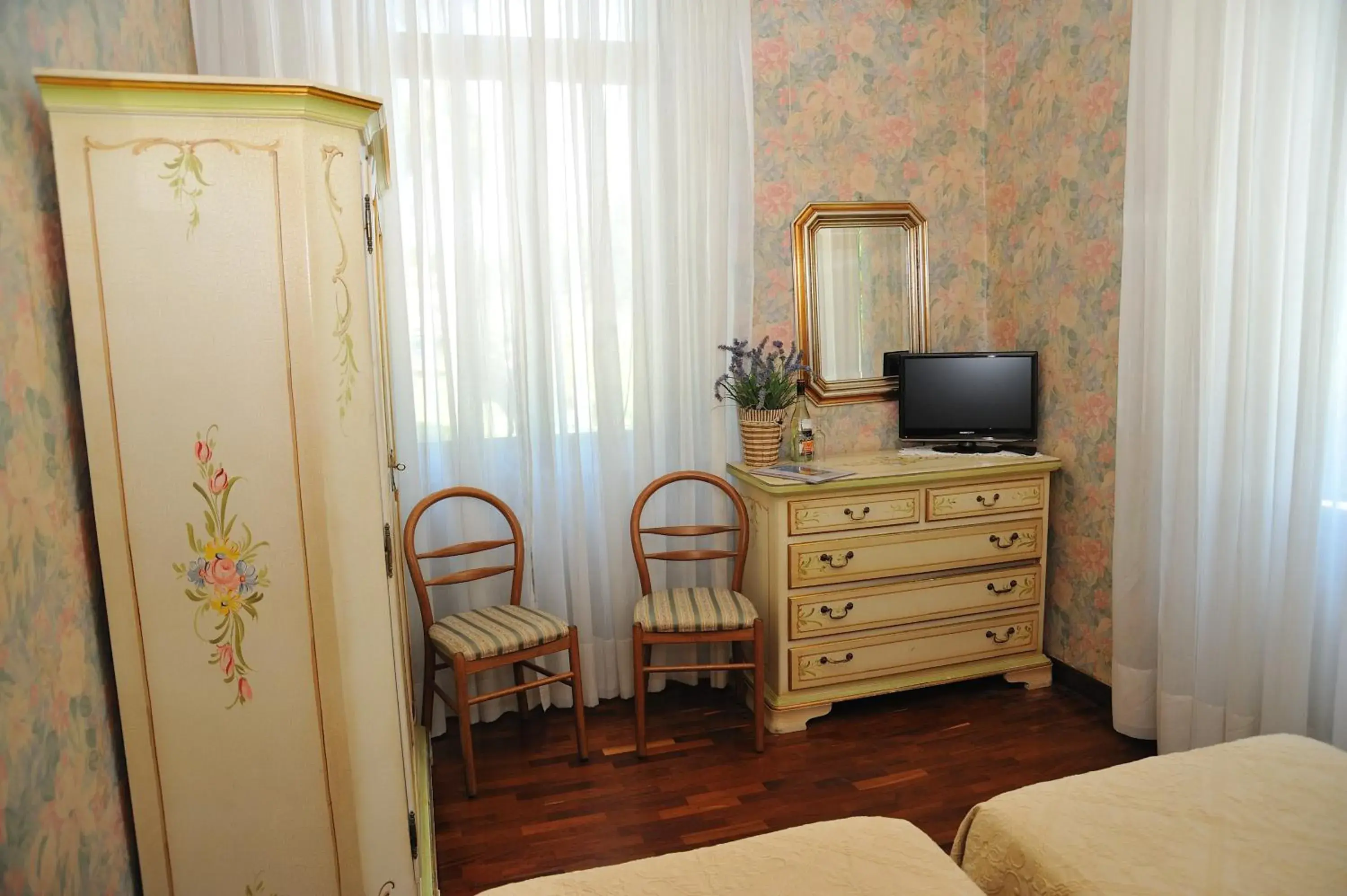 Photo of the whole room, Bed in Hotel Savona Photo of the whole room, Bed in Hotel Savona