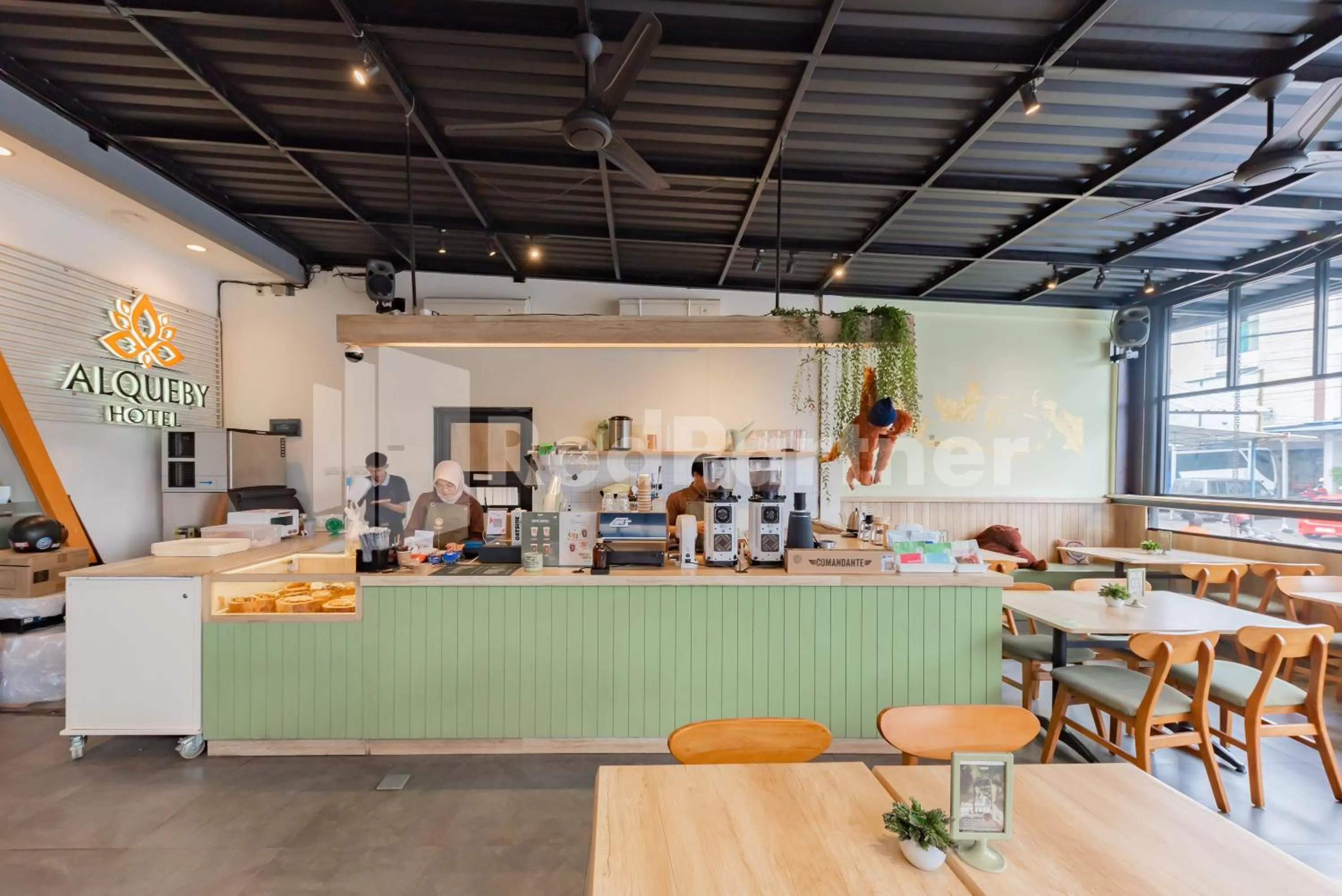 Restaurant/places to eat in Alqueby Hotel near Kiara Artha Park & Trans Studio Mall Mitra RedDoorz