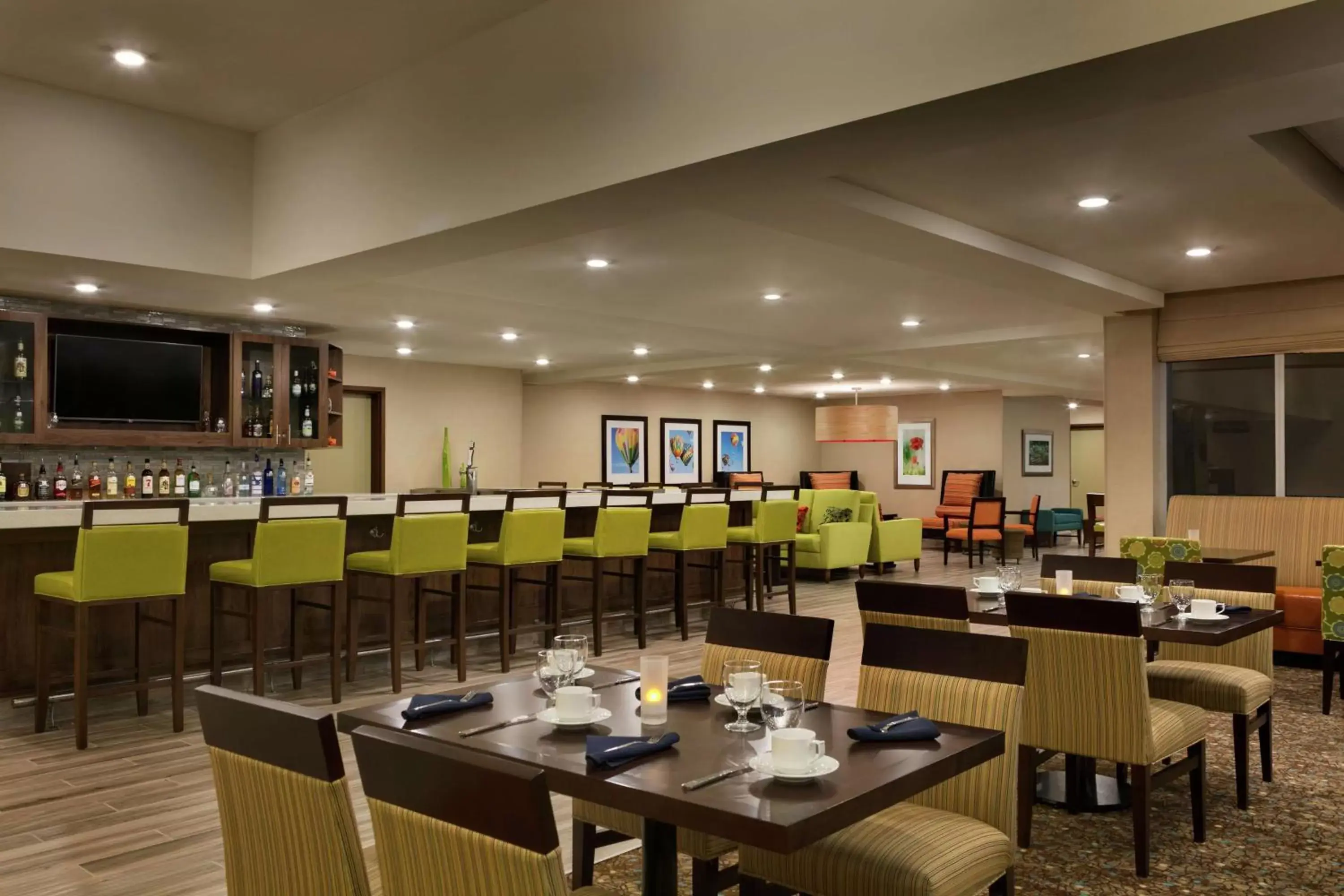 Lounge or bar, Restaurant/Places to Eat in Hilton Garden Inn Statesville