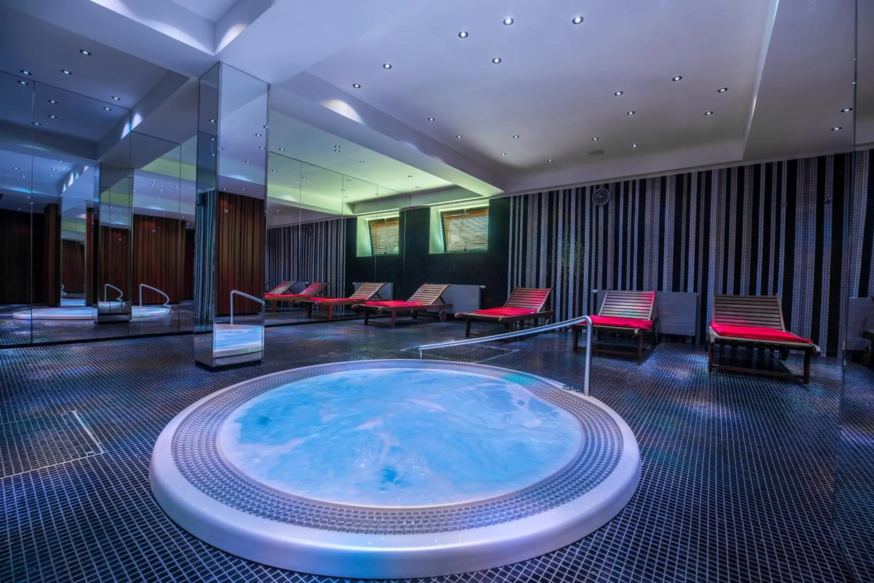 Spa and wellness centre/facilities, Swimming Pool in Hotel Yasmin Koice