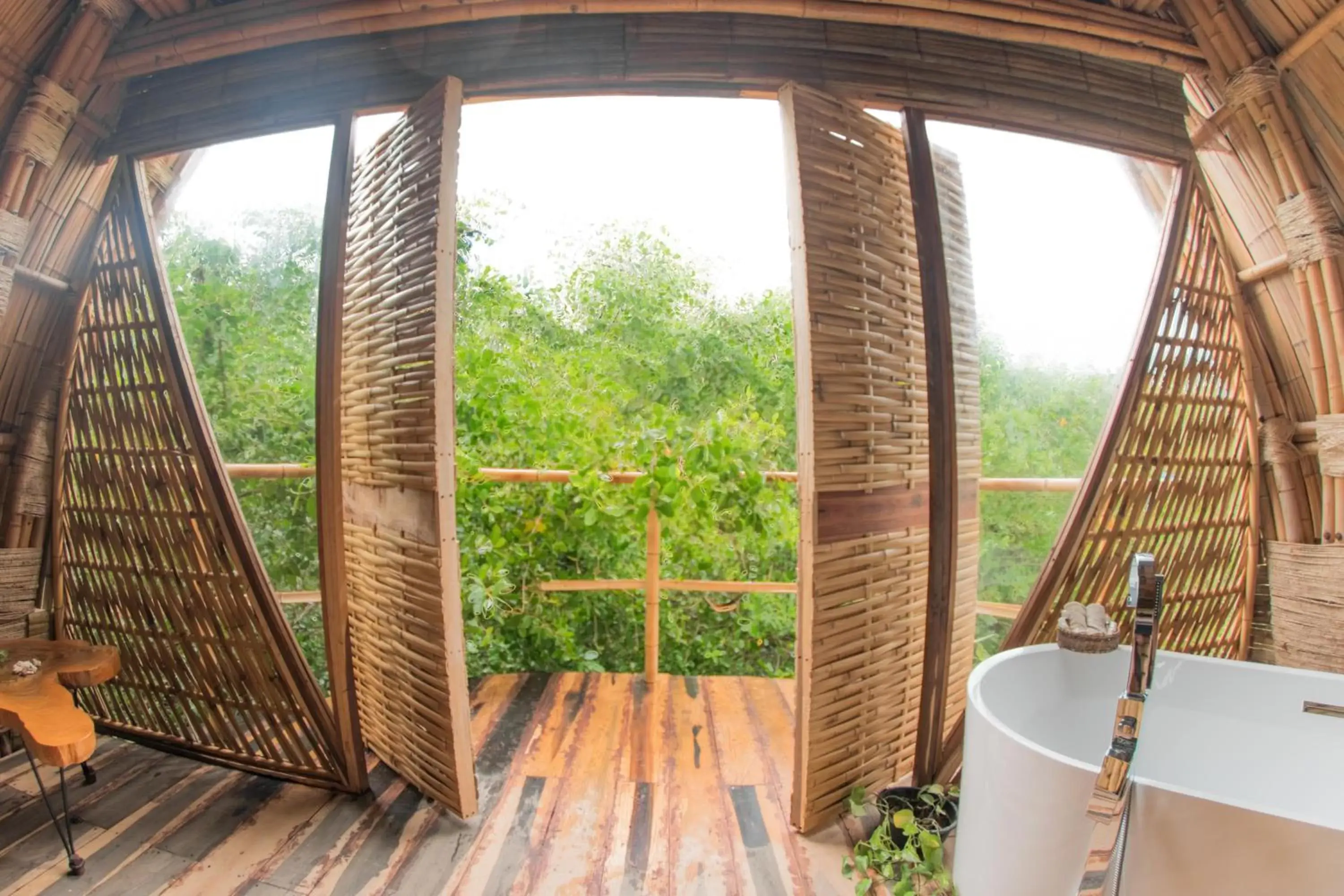 Balcony/Terrace in Mamasan Treehouses & Cabins