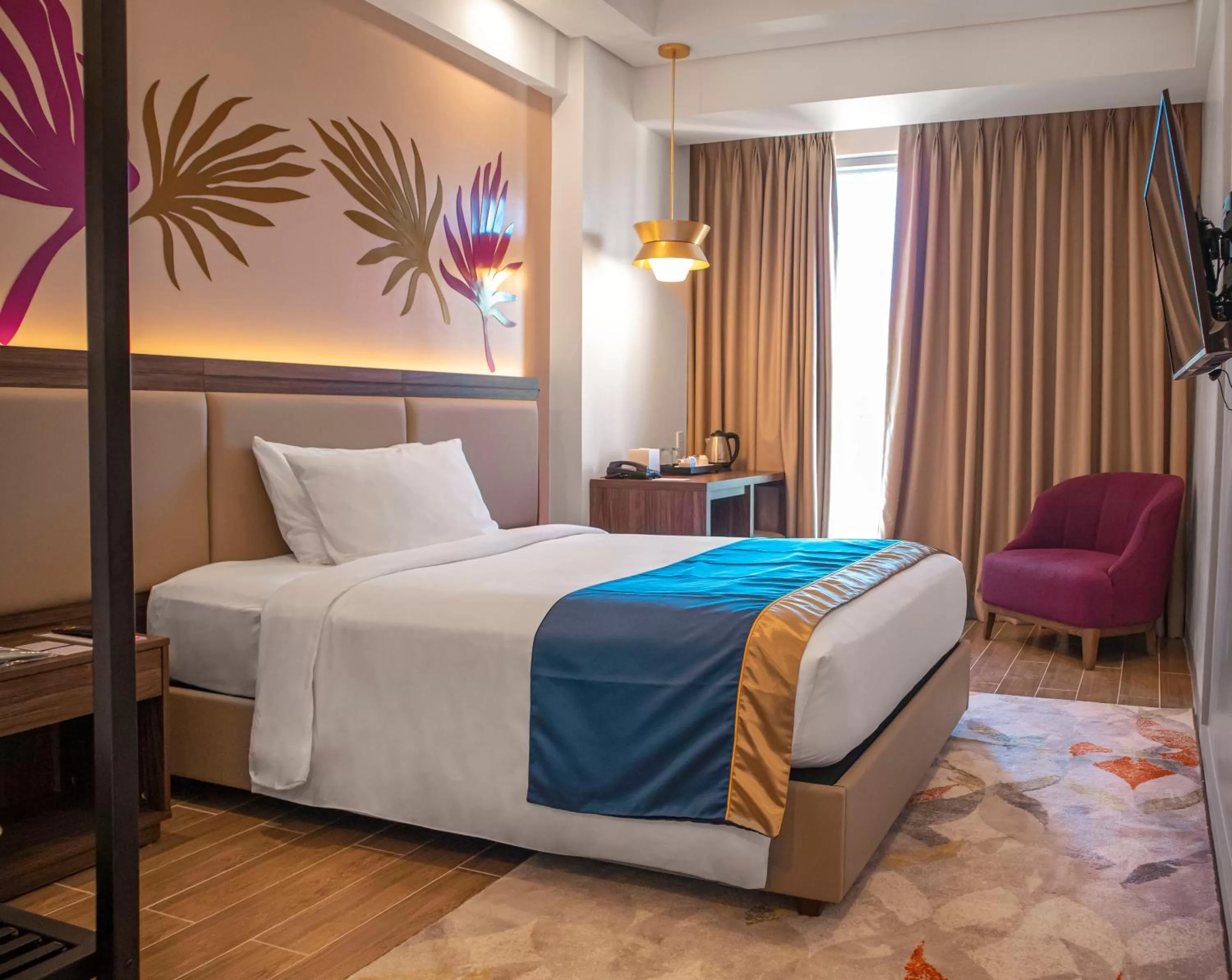 Queen Room in Kingsford Hotel Manila