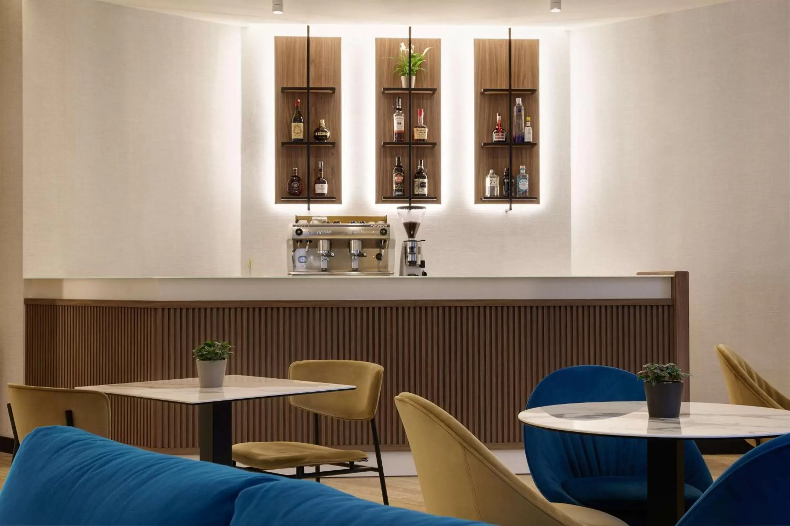 Lounge or bar, Restaurant/Places to Eat in Radisson Hotel Ferrara