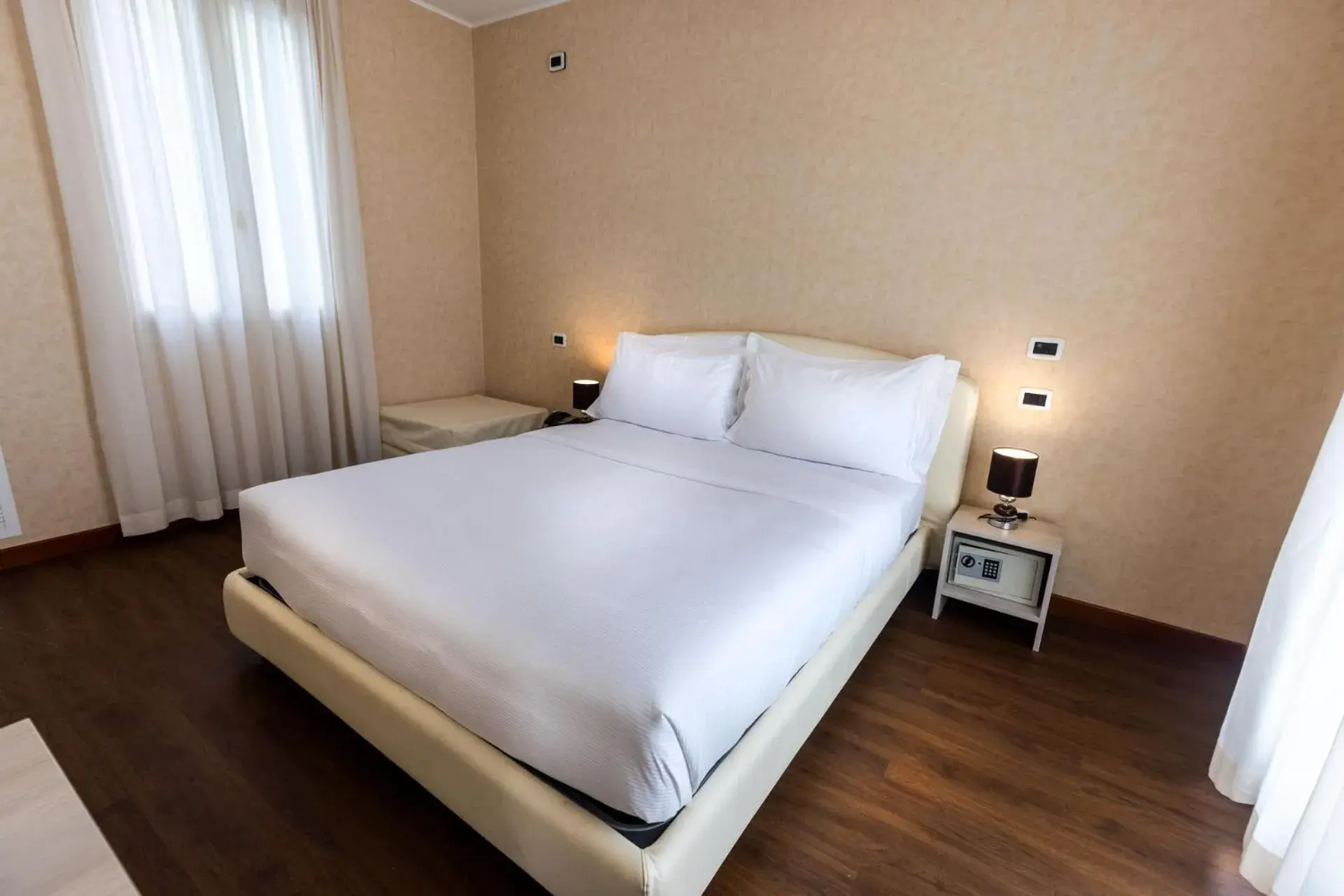 Photo of the whole room, Bed in Mefuta Hotel