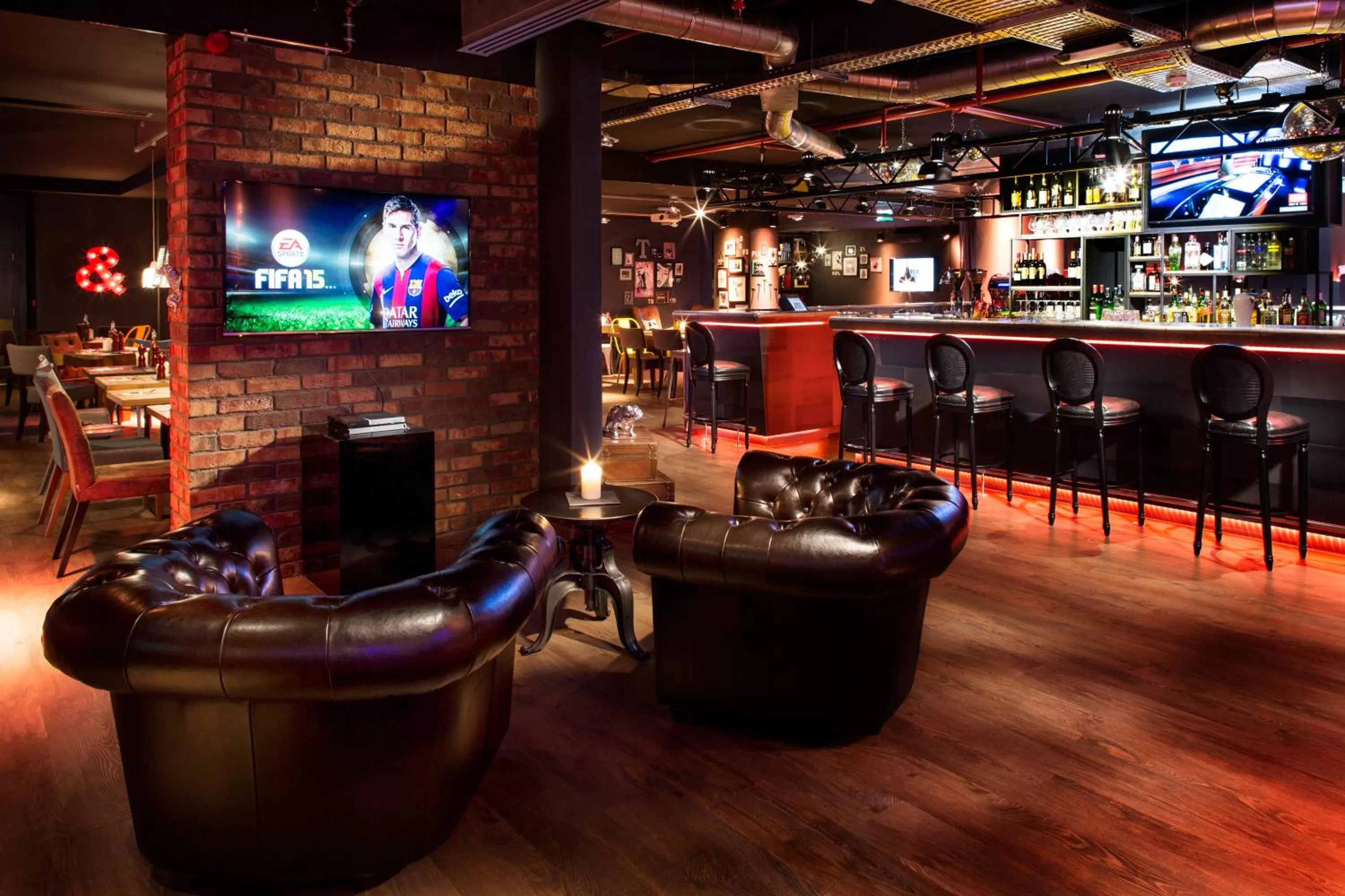 Lounge or bar in pentahotel Brussels City Centre