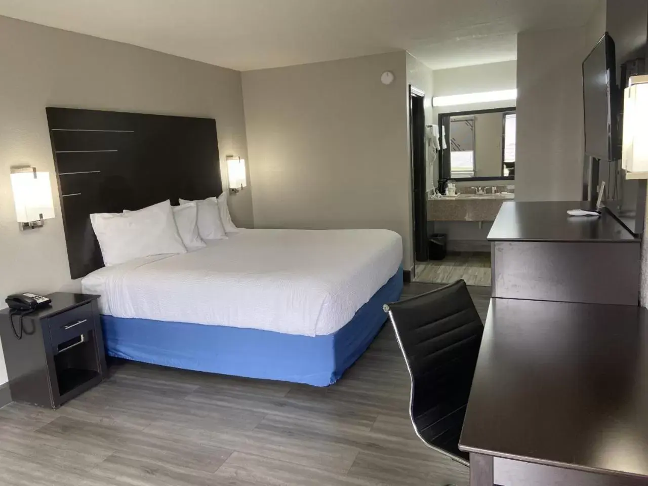 Bed in Days Inn by Wyndham Moss Point Pascagoula