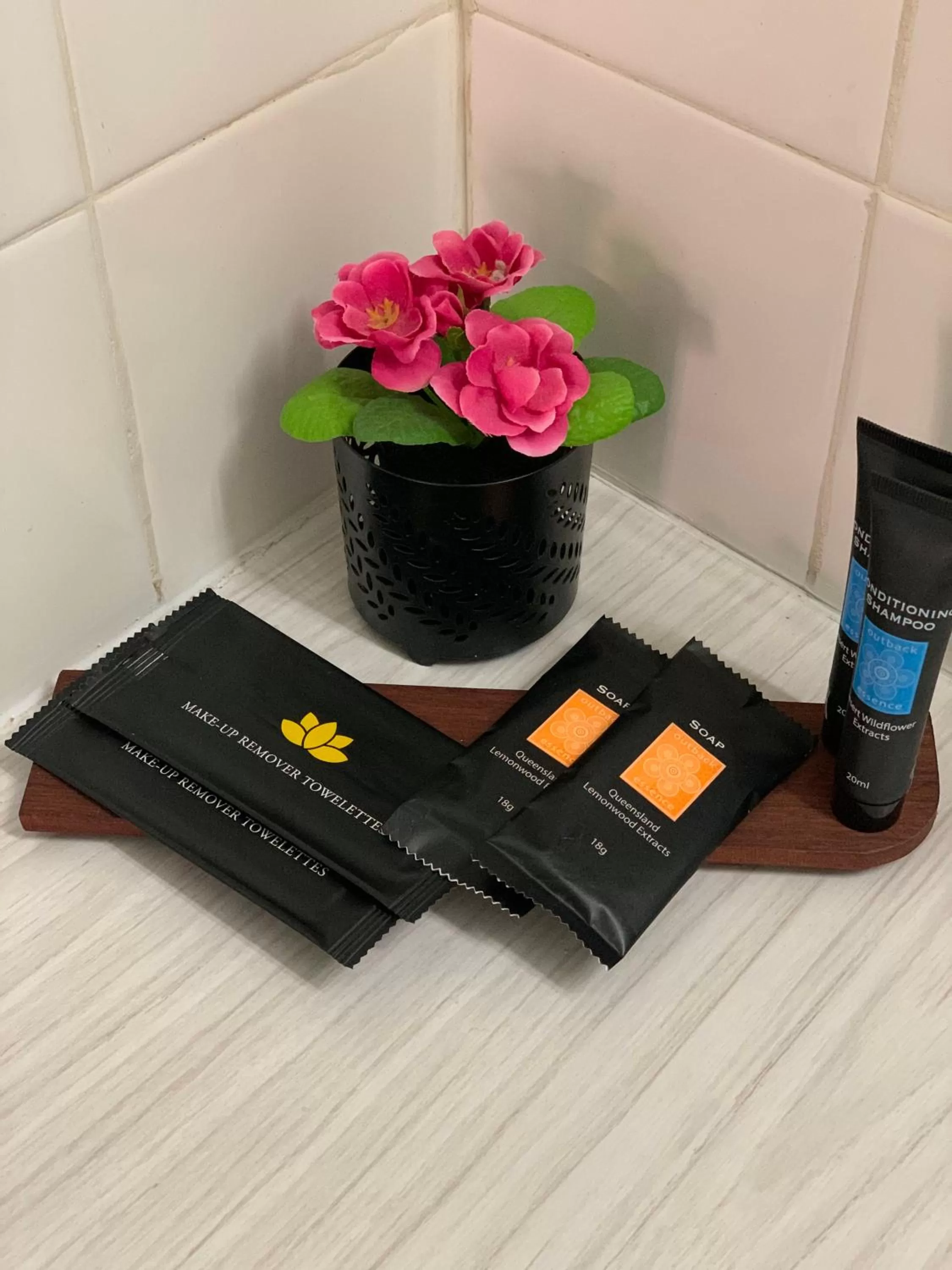 Bathroom in Finley Country Club Hotel Motel