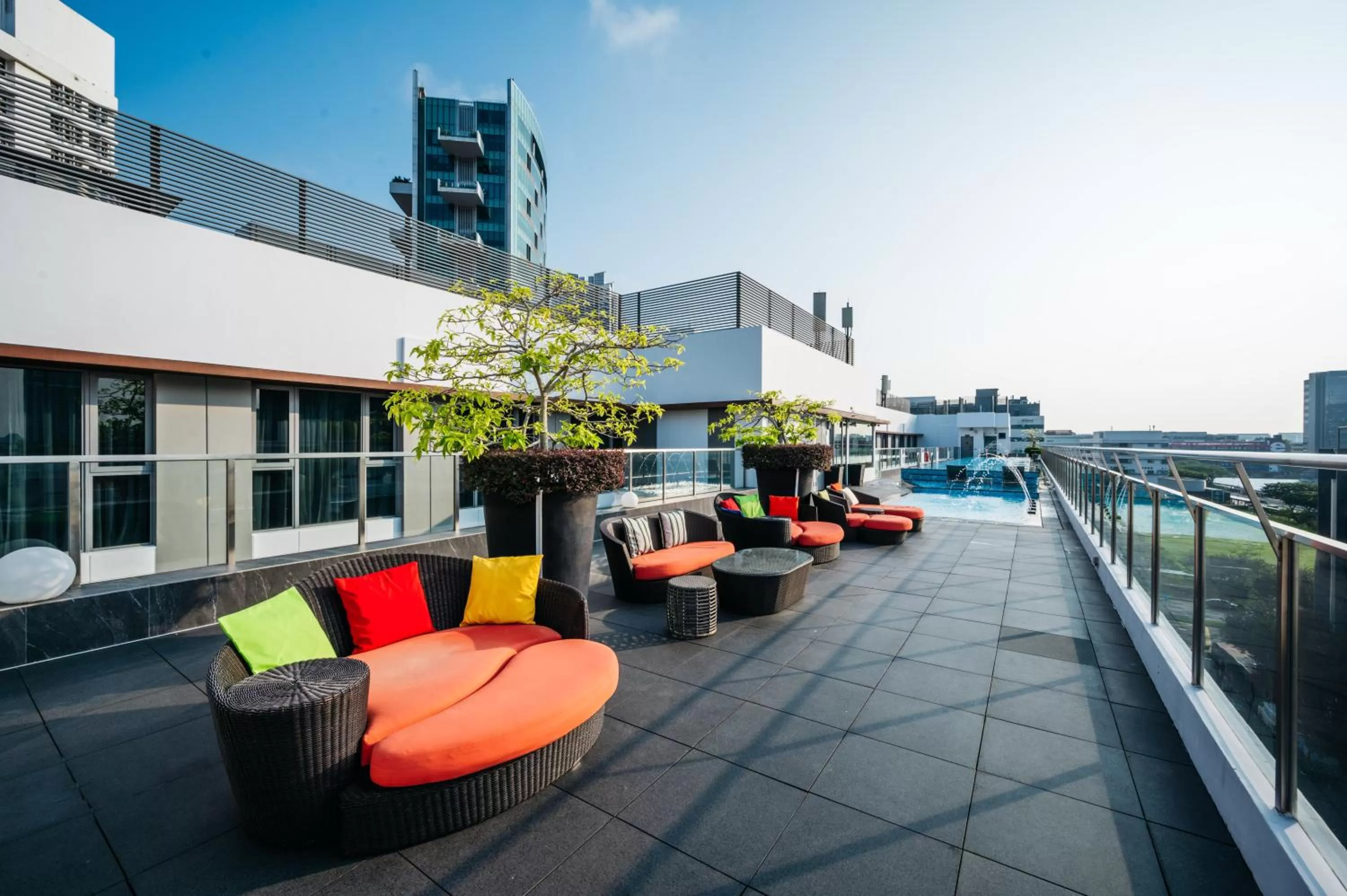 sunbed in Mercure Singapore Tyrwhitt