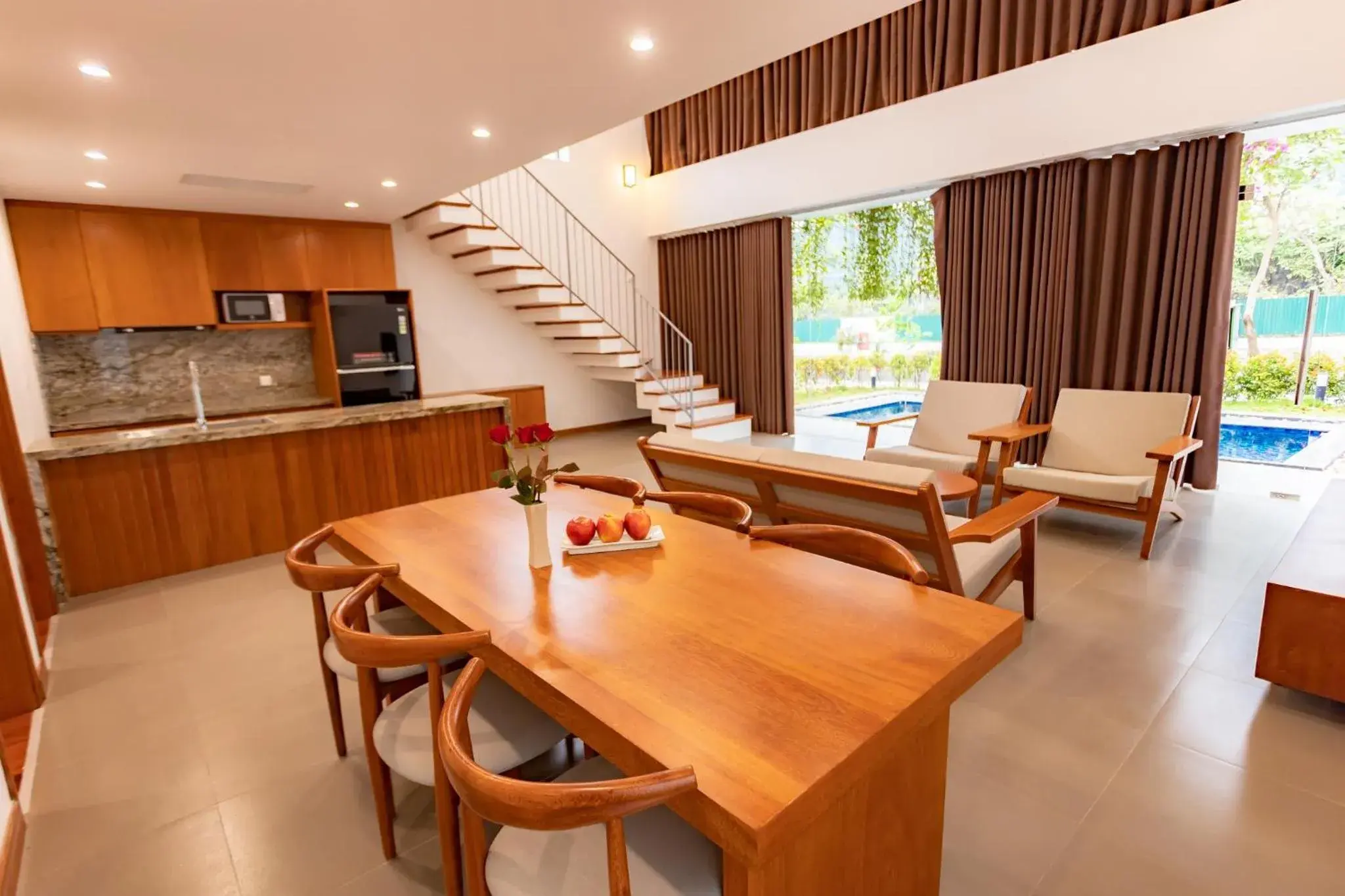 Kitchen or kitchenette, Dining Area in Wyndham Grand Vedana Ninh Binh Resort