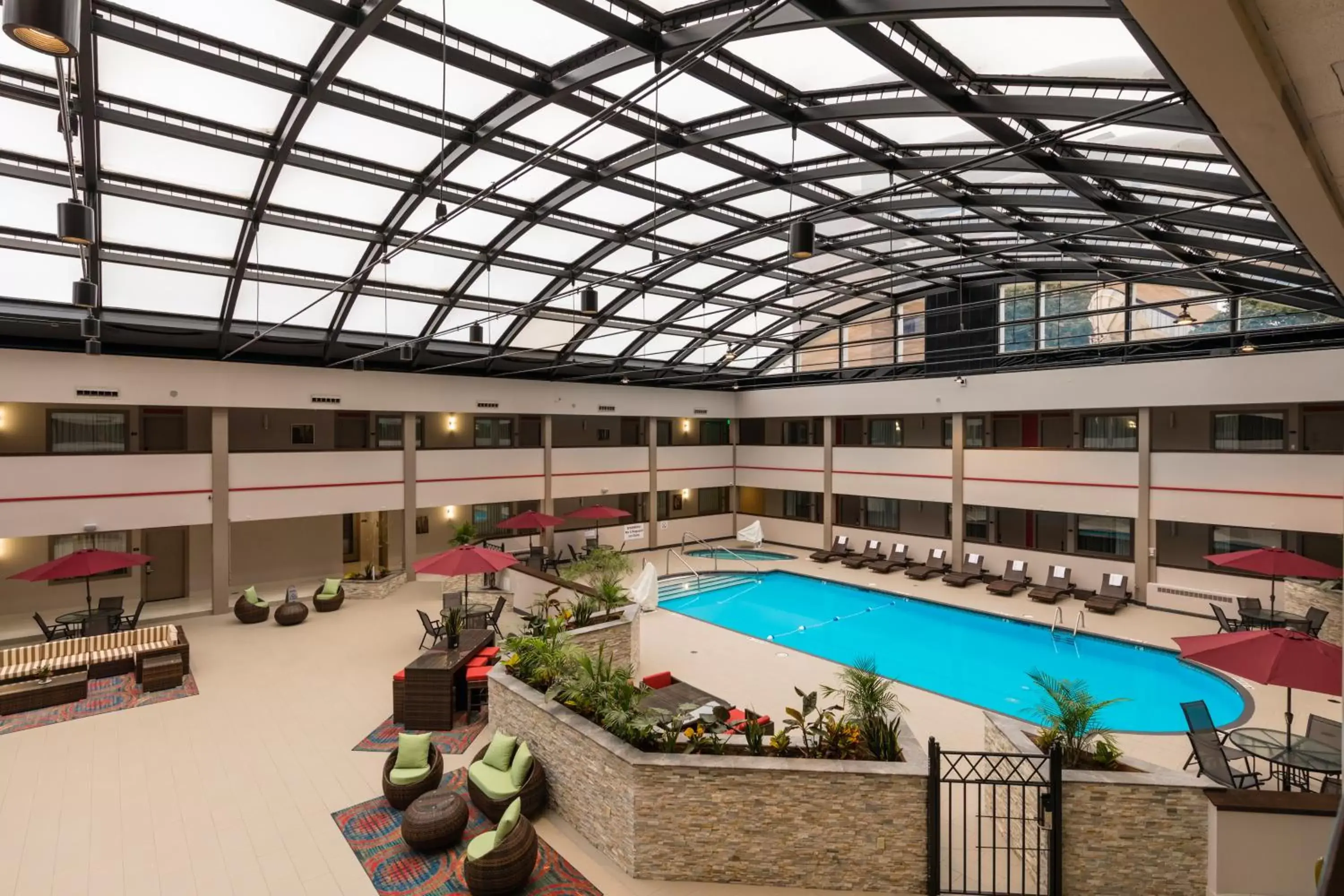 Swimming pool, Pool View in Brookfield- Milwaukee Hotel
