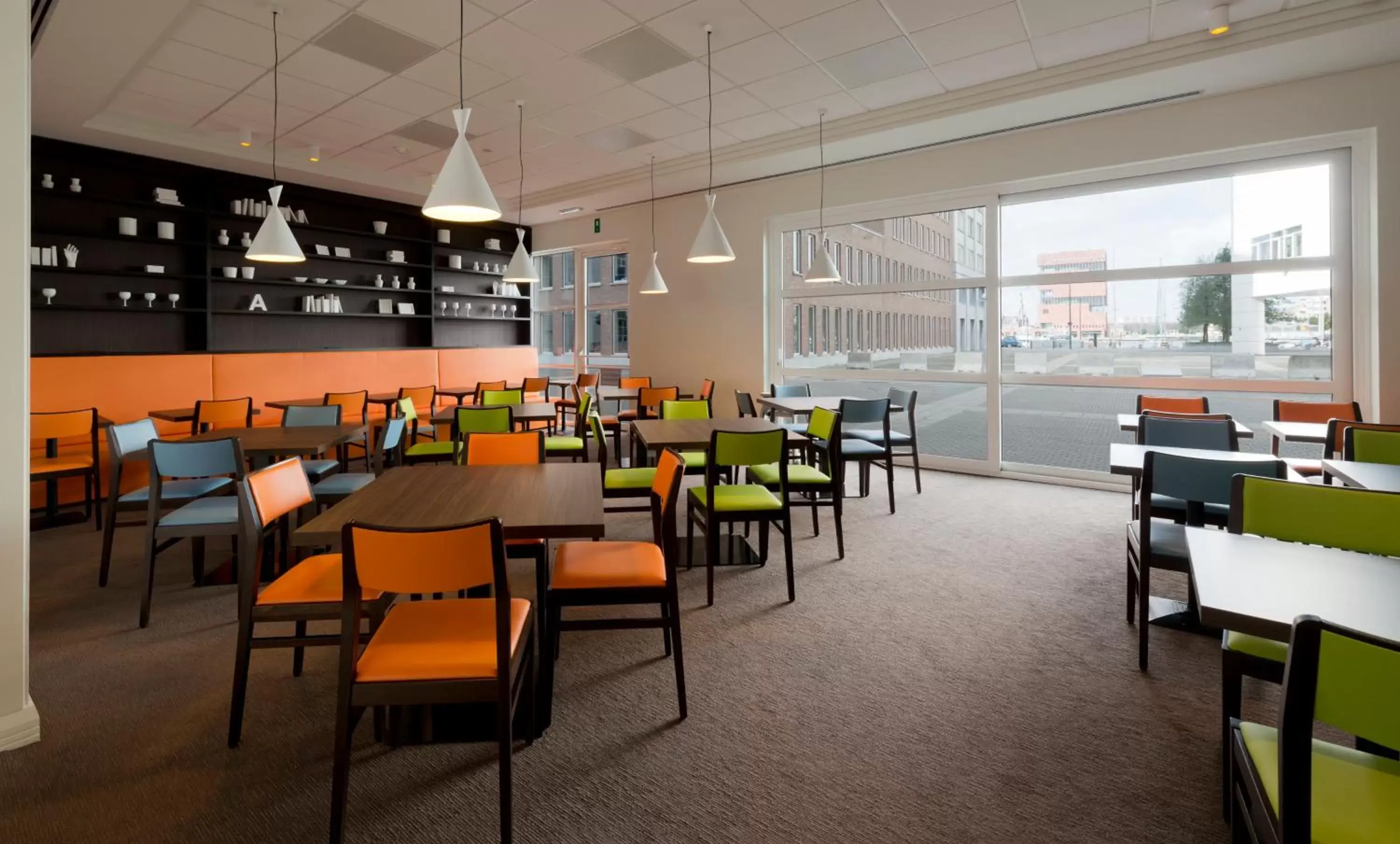 Lounge or bar, Restaurant/Places to Eat in Holiday Inn Express Antwerpen City North, an IHG Hotel