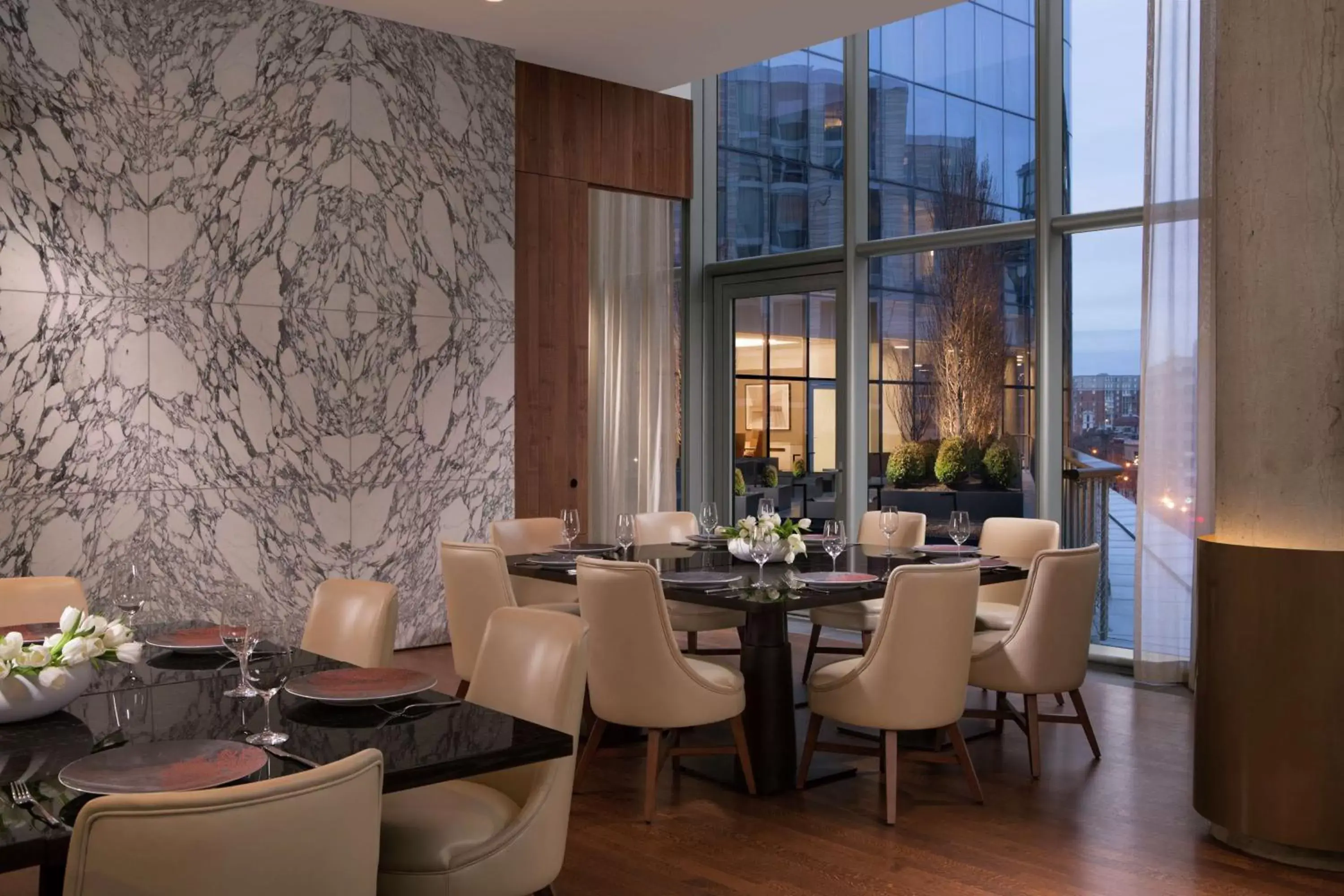 Dining area, Restaurant/Places to Eat in Conrad Washington DC