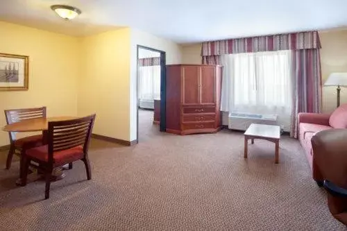 Photo of the whole room, Seating Area in Holiday Inn Express & Suites - Laredo-Event Center Area, an IHG Hotel