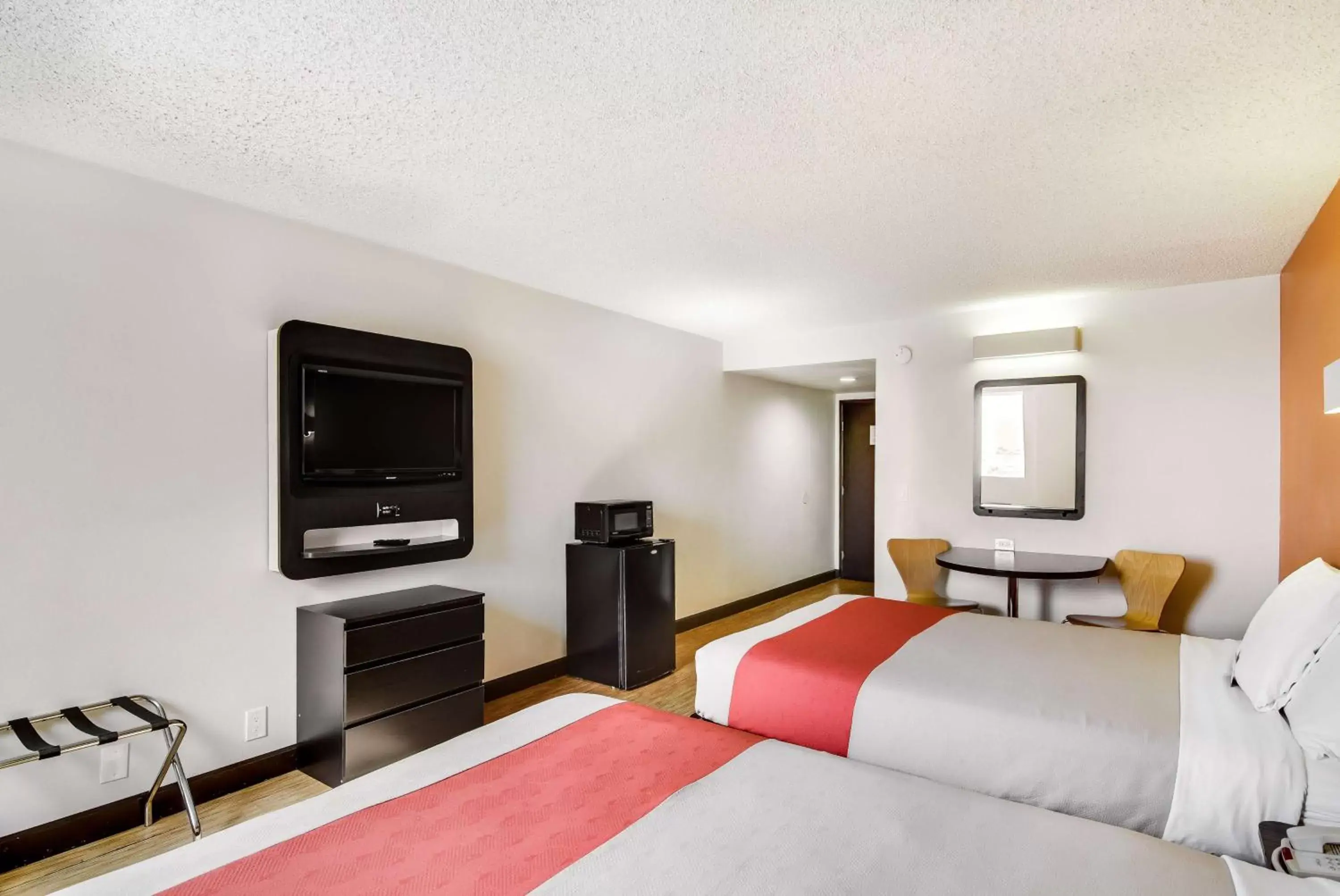 TV and multimedia, Room Photo in Motel 6-Carson, CA