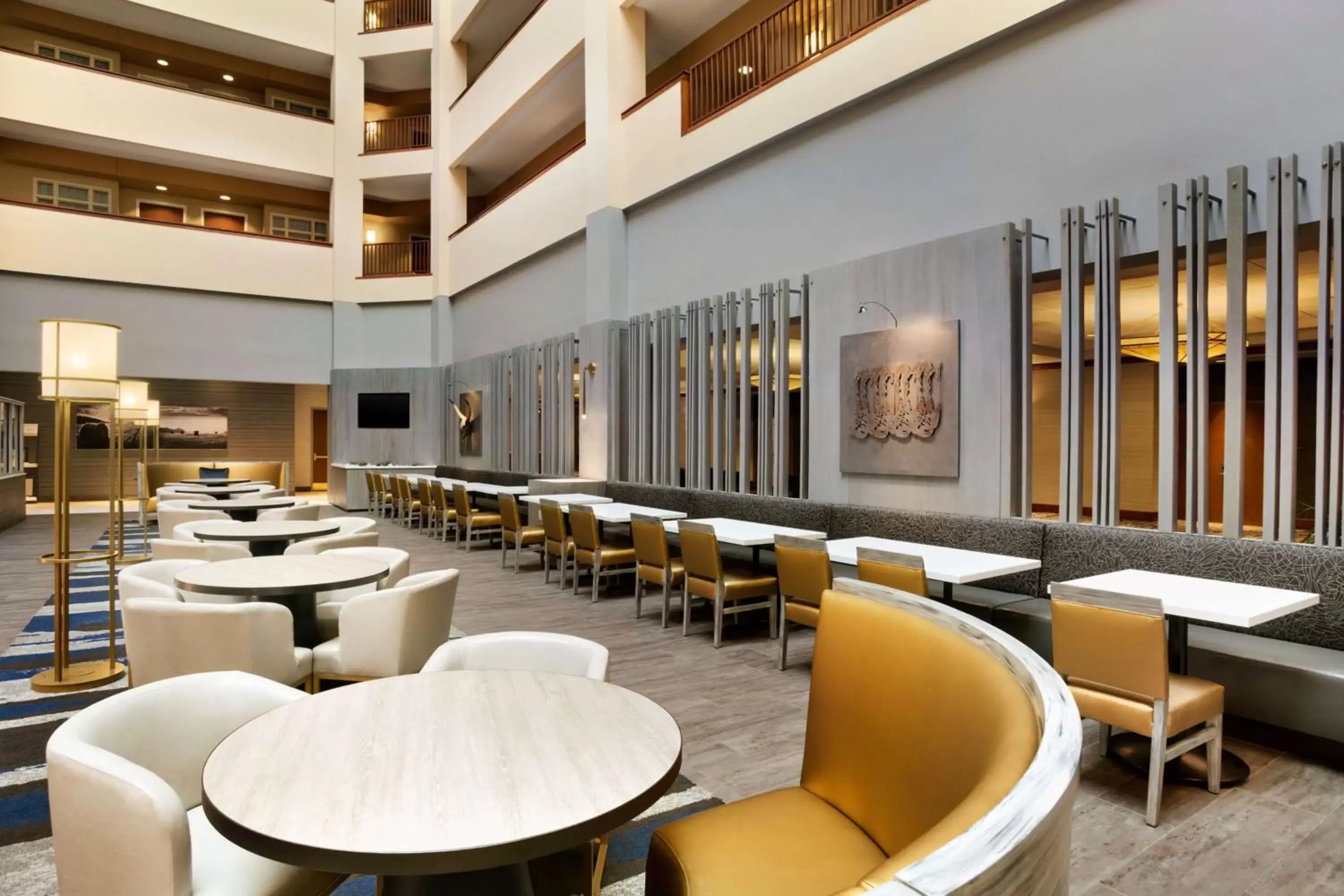 Lobby or reception, Lounge/Bar in Embassy Suites Dallas - DFW Airport North