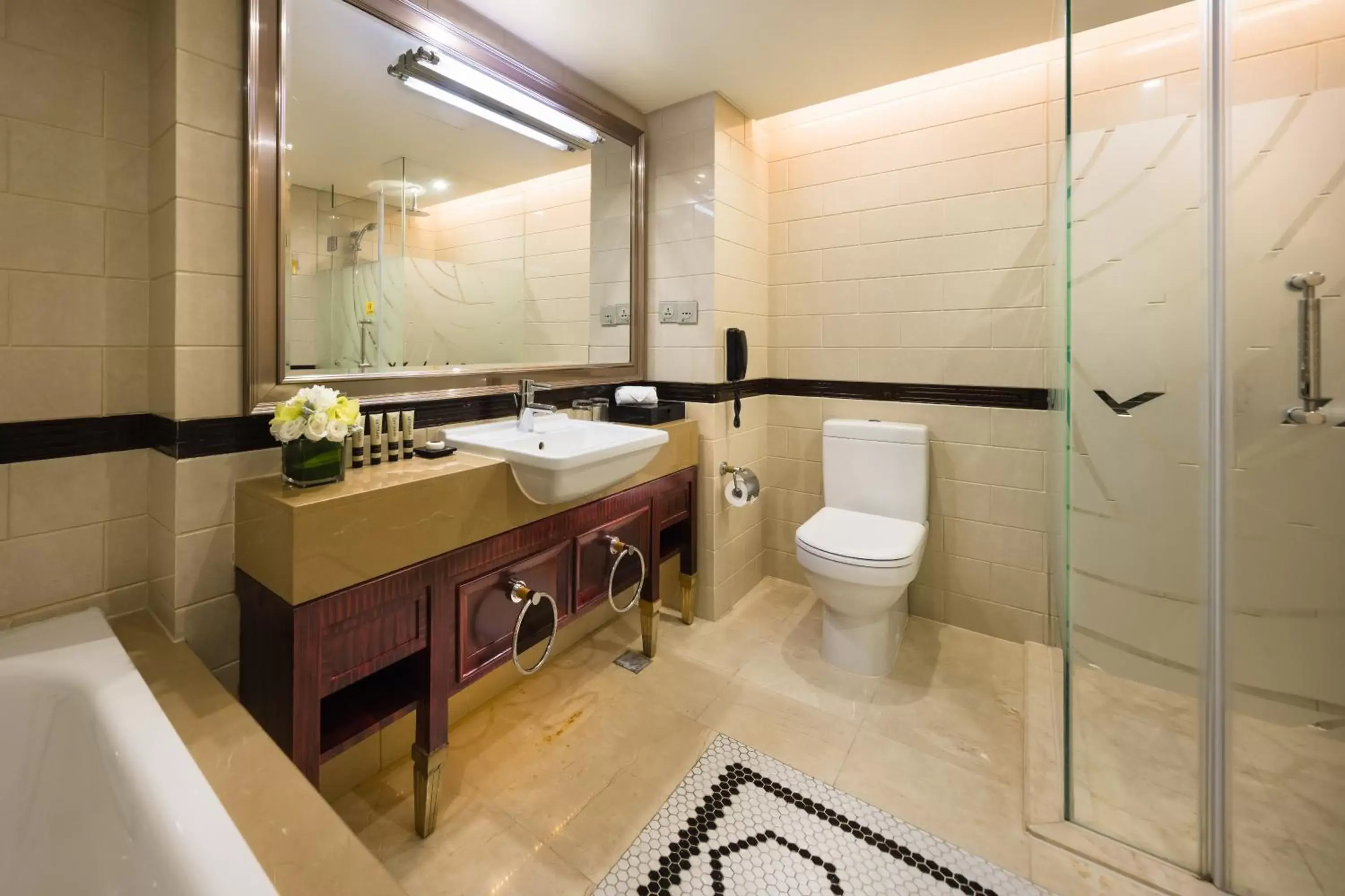 Bathroom in Paramount Gallery Hotel