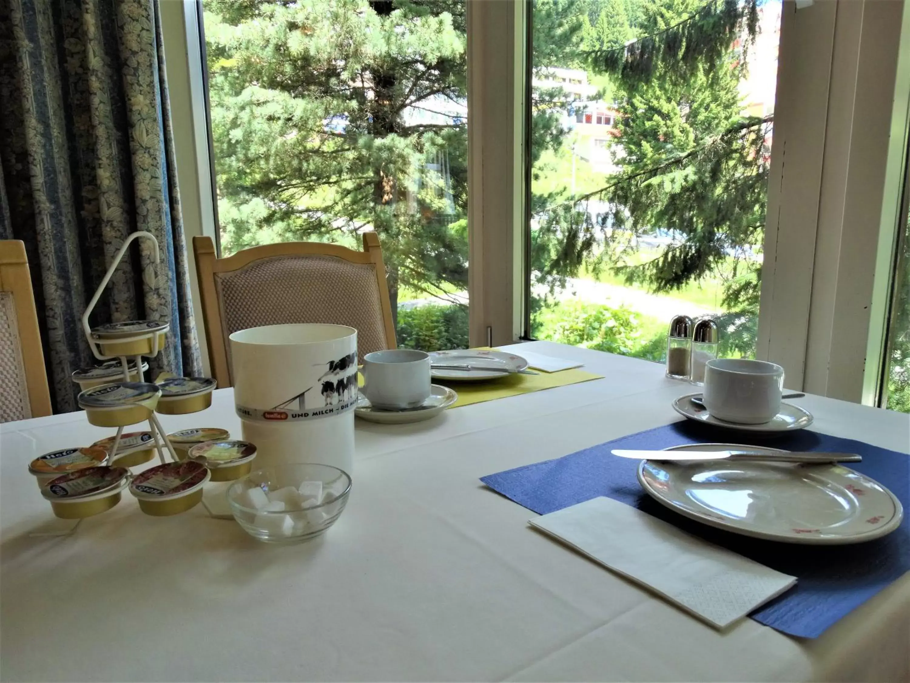 Breakfast, Restaurant/Places to Eat in Hotel Bündnerhof