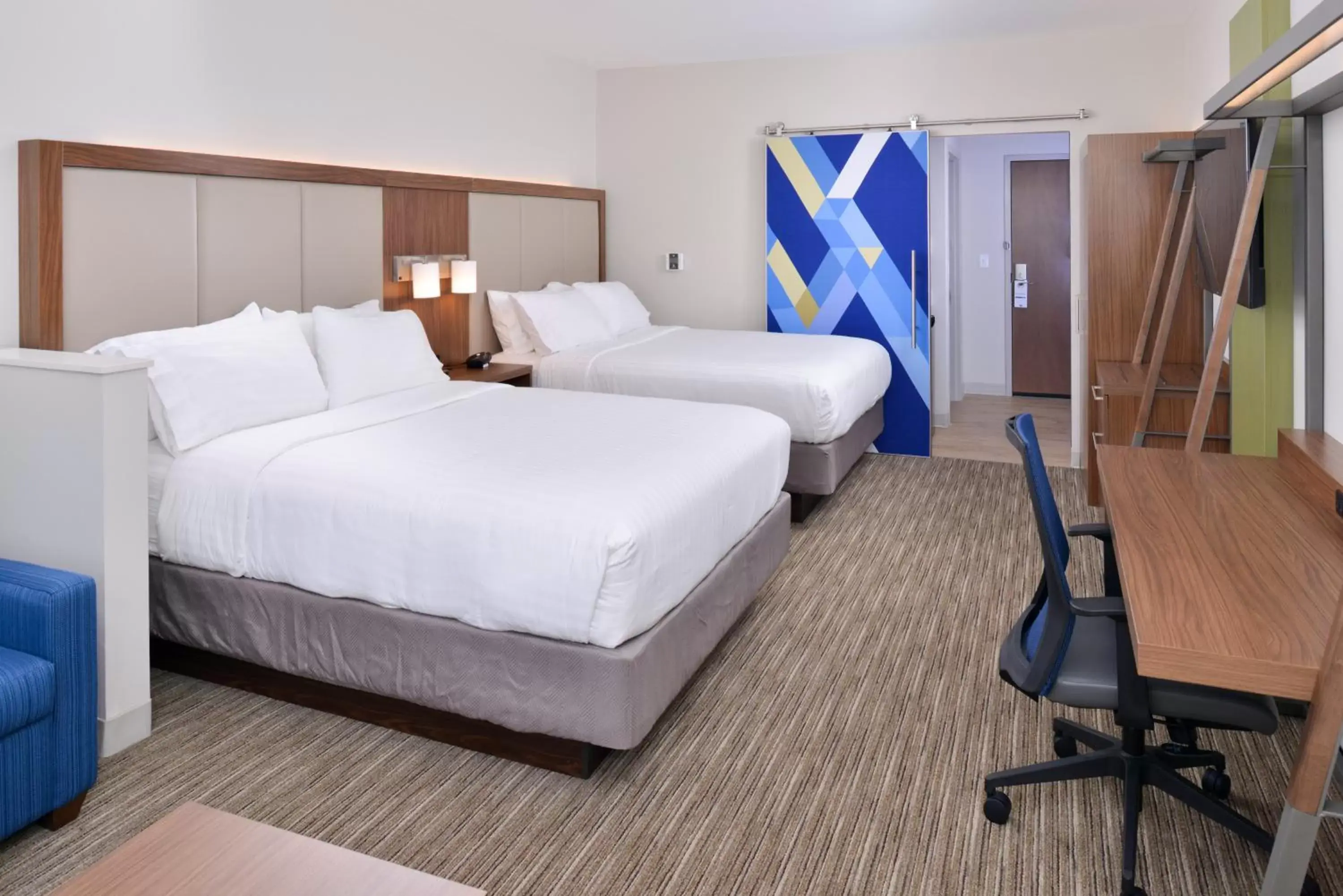 Photo of the whole room, Bed in Holiday Inn Express & Suites Madison, an IHG Hotel