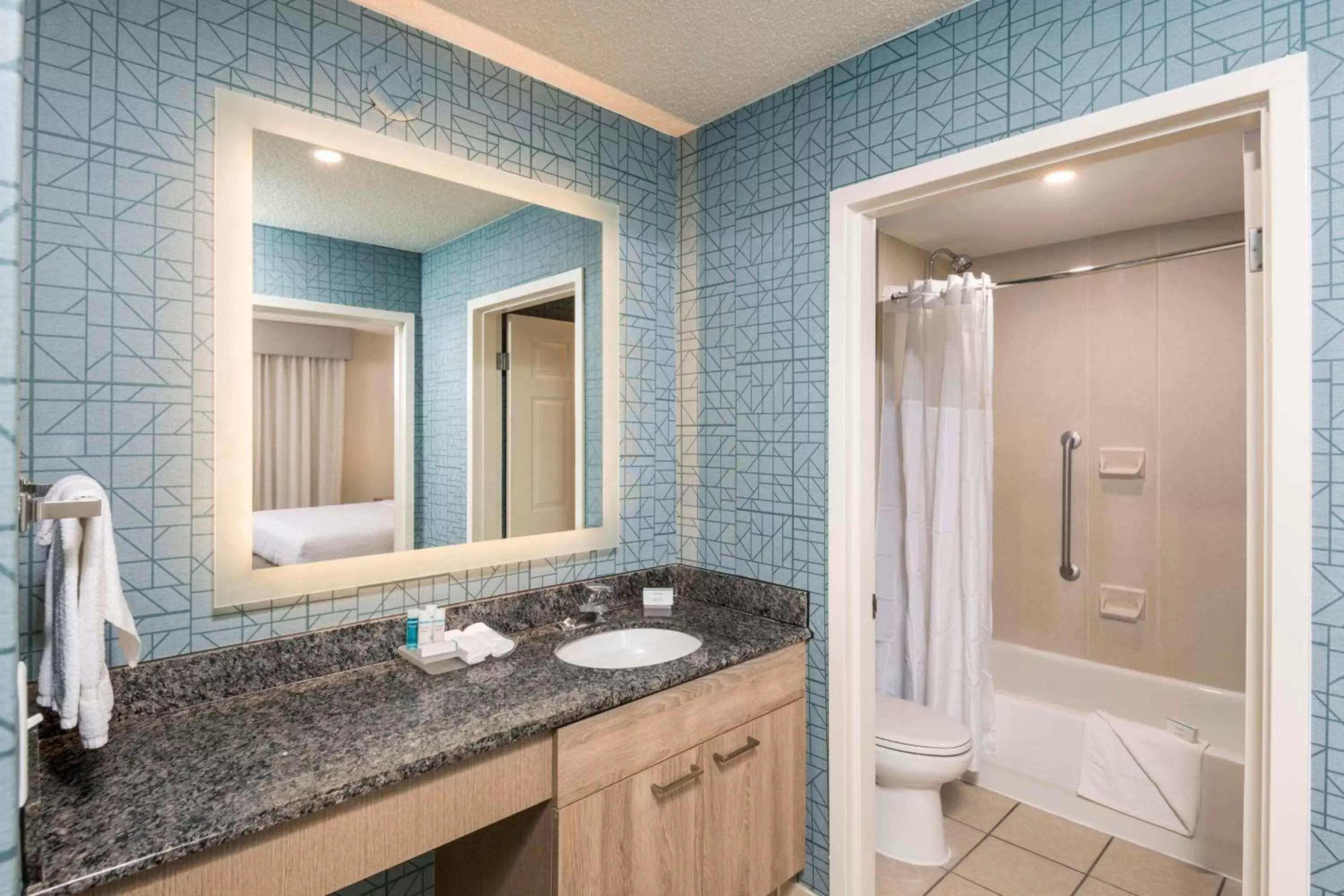 Bathroom in Homewood Suites Miami Airport/Blue Lagoon