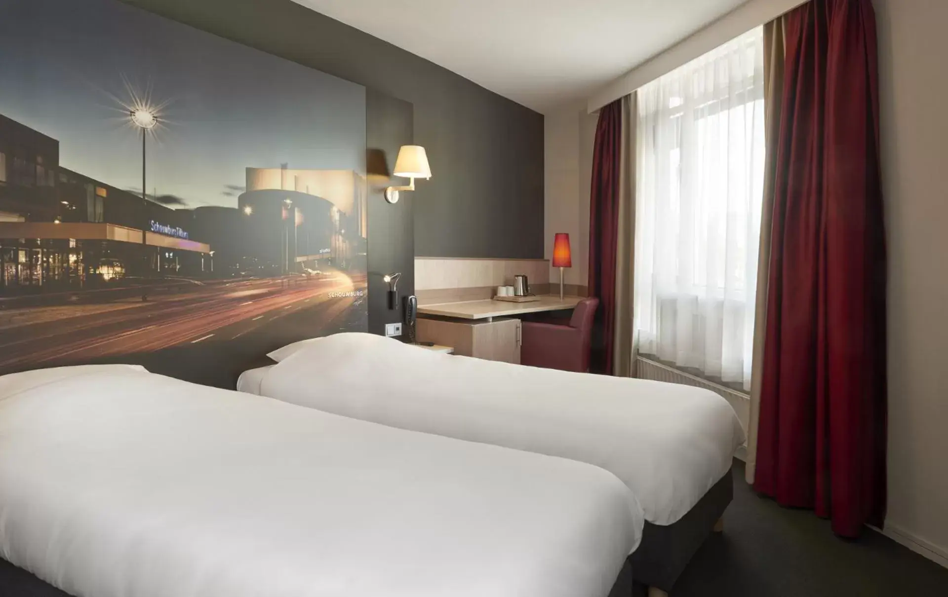 Bedroom, Bed in Mercure Hotel Tilburg Centrum