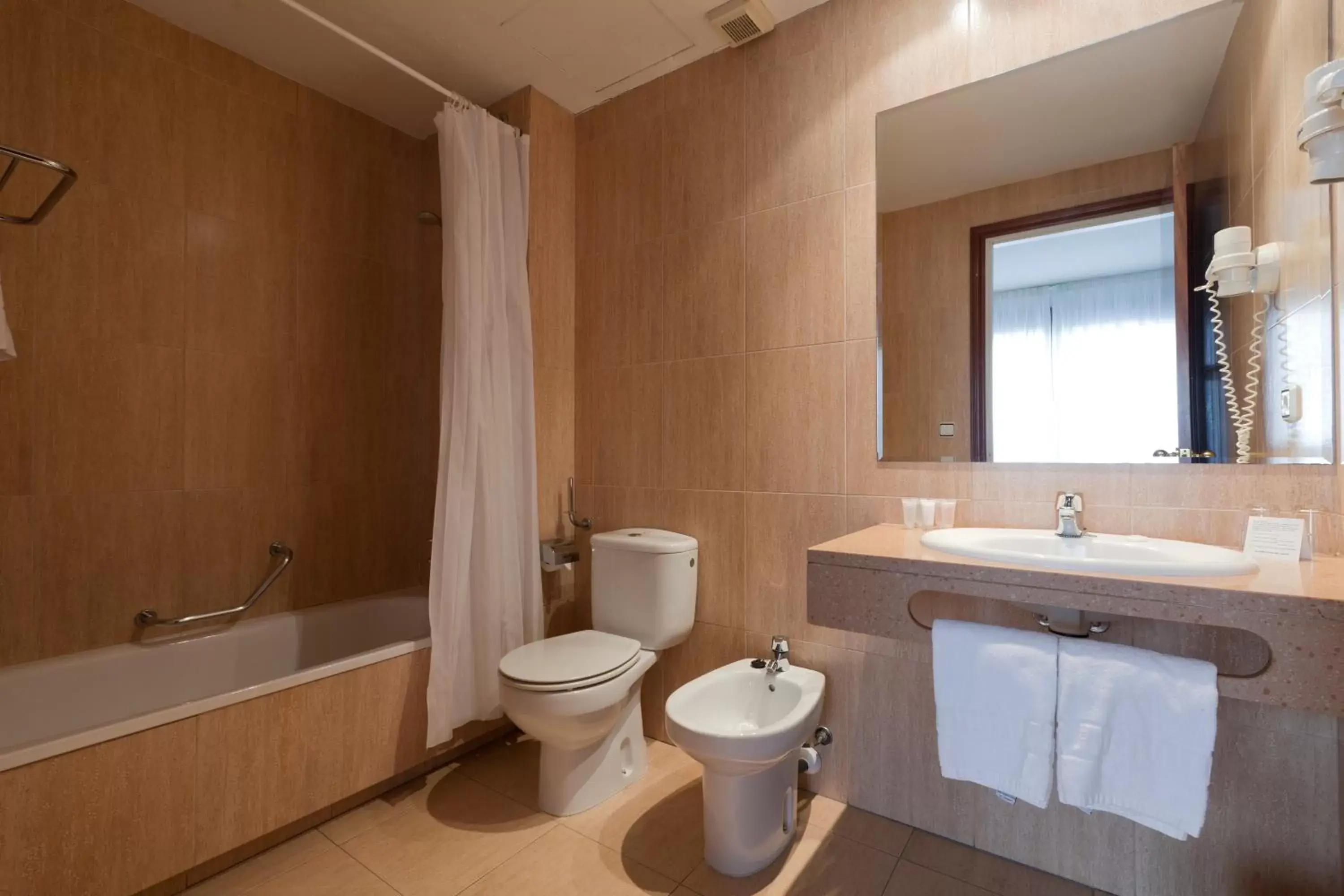 Bathroom in Peninsular