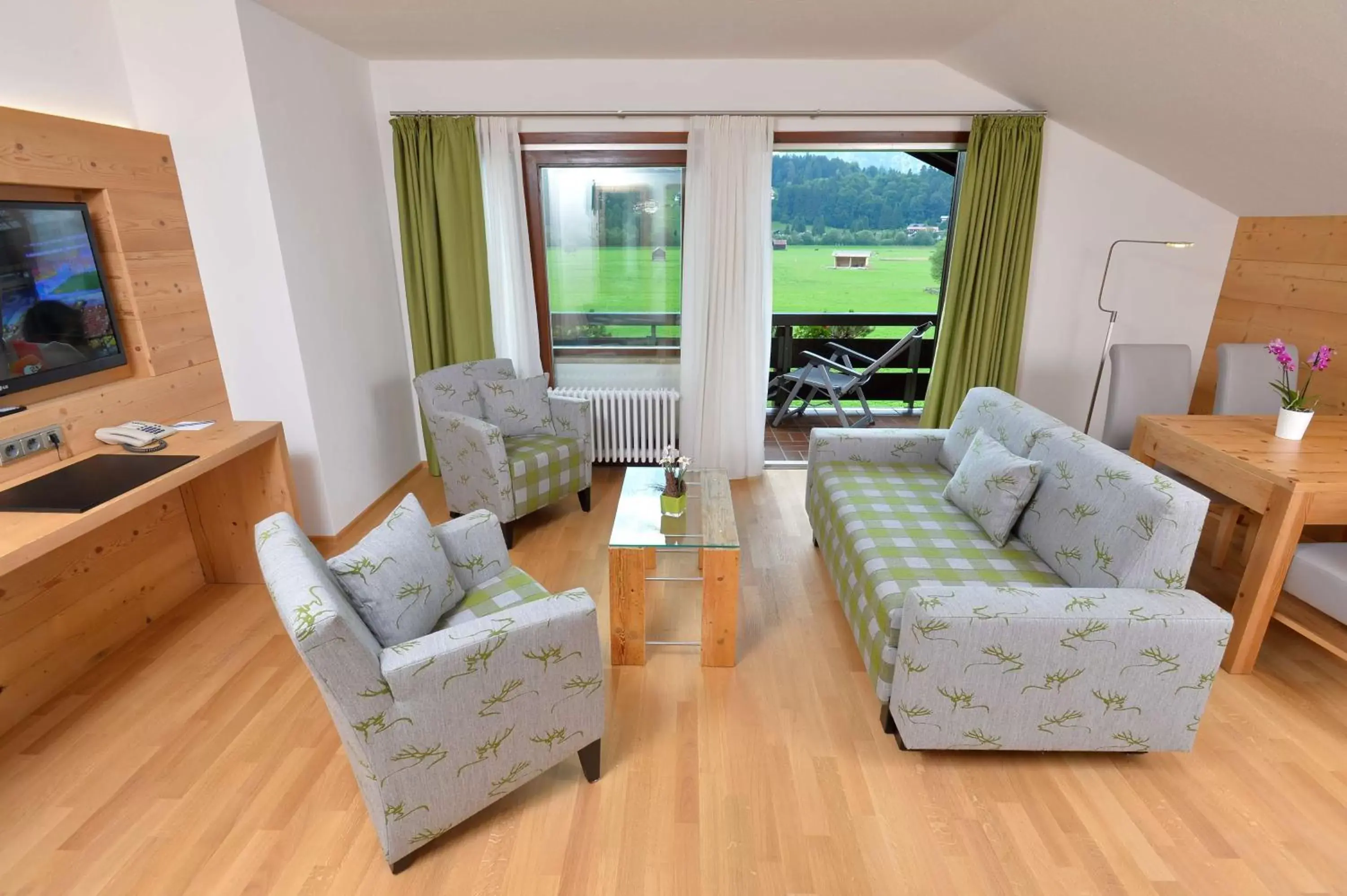 Bedroom, Seating Area in Best Western Plus Hotel Alpenhof
