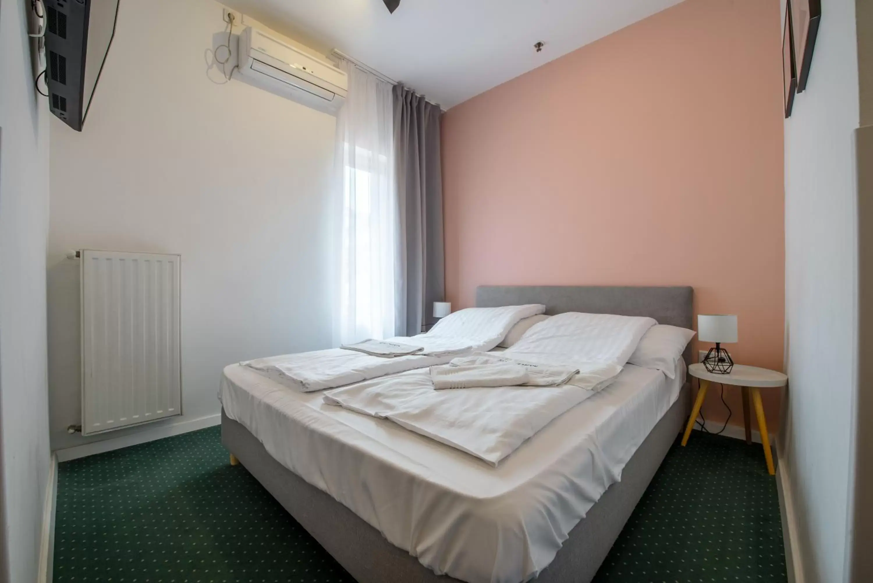 Small Double Room - single occupancy in Hotel Chesscom