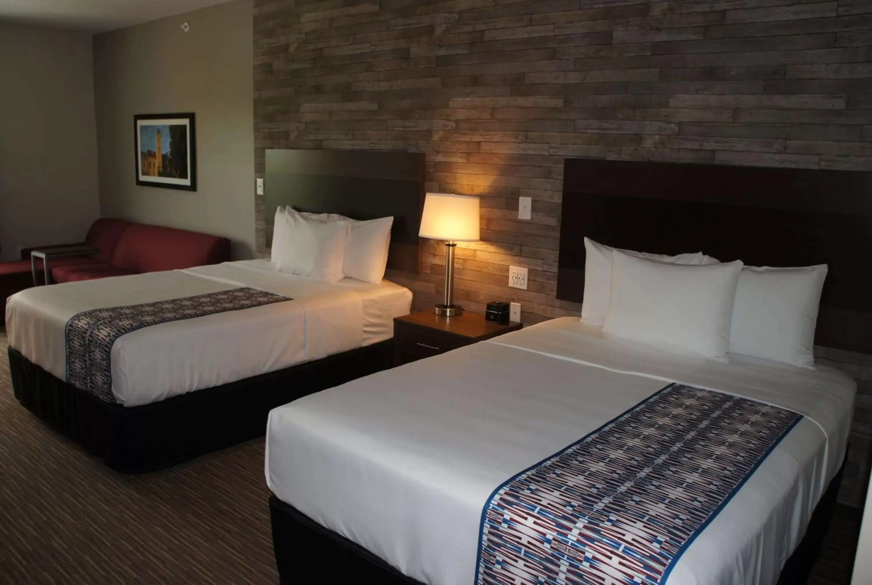Photo of the whole room, Bed in La Quinta Inn and Suites by Wyndham Bloomington