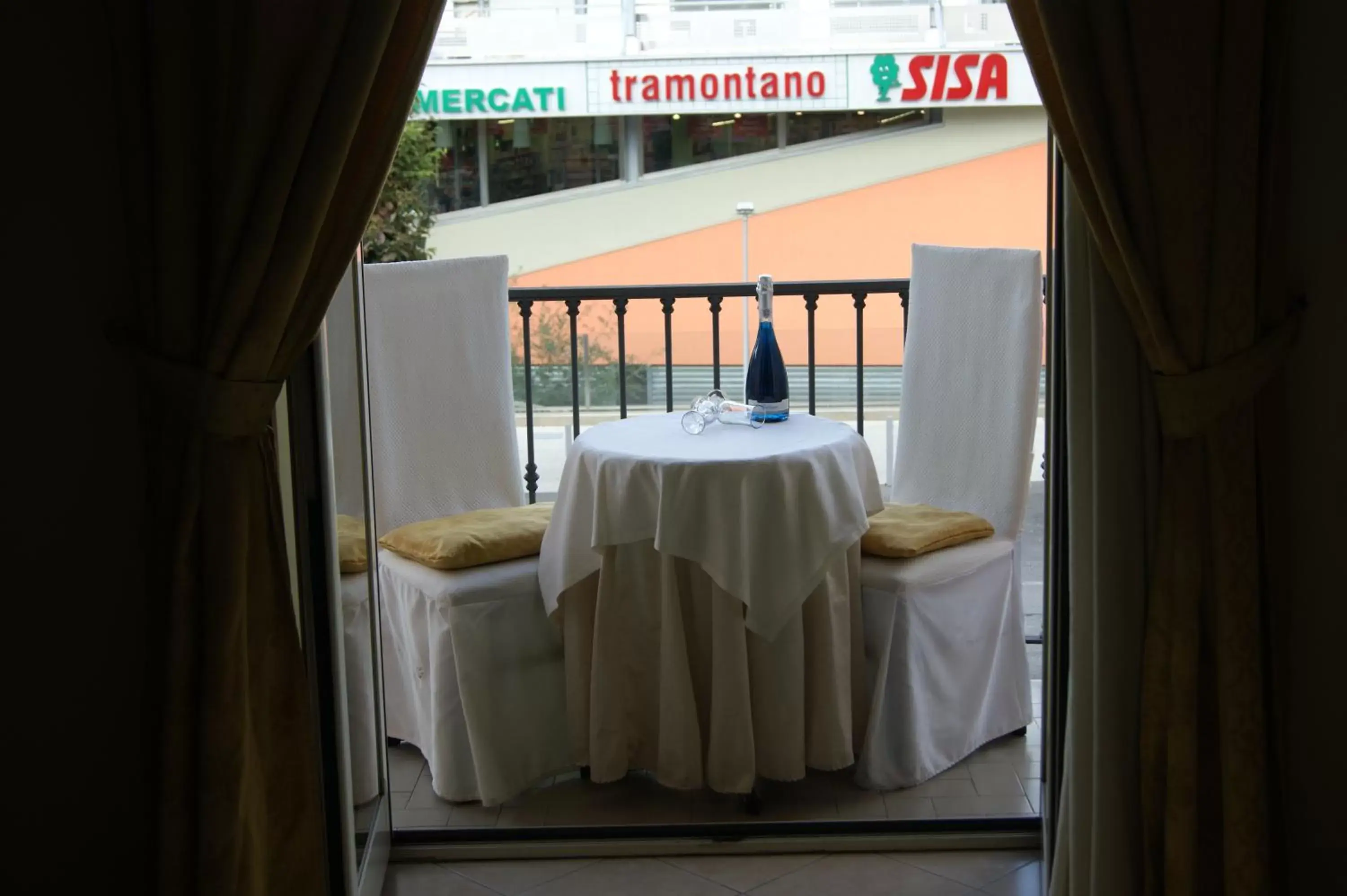 Balcony/Terrace, Banquet Facilities in Hotel Elio