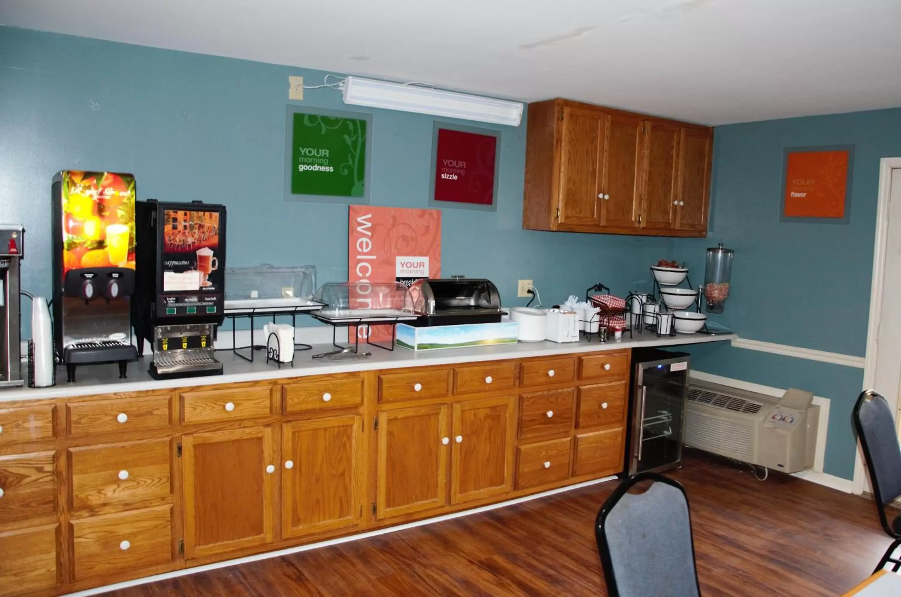 Breakfast, Kitchen/Kitchenette in Four Seasons Country Inn