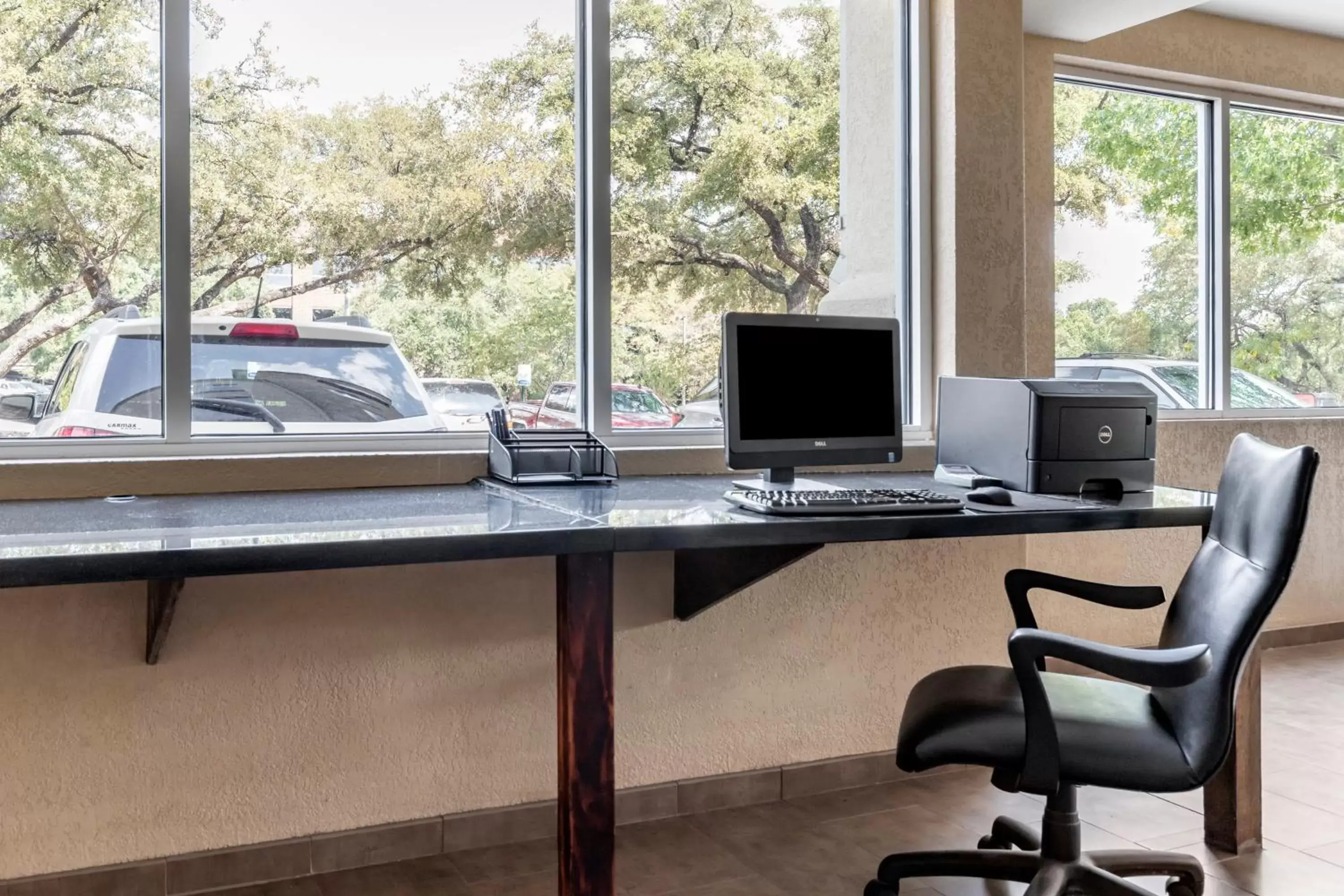 Business facilities in Comfort Suites Medical Center Near Six Flags