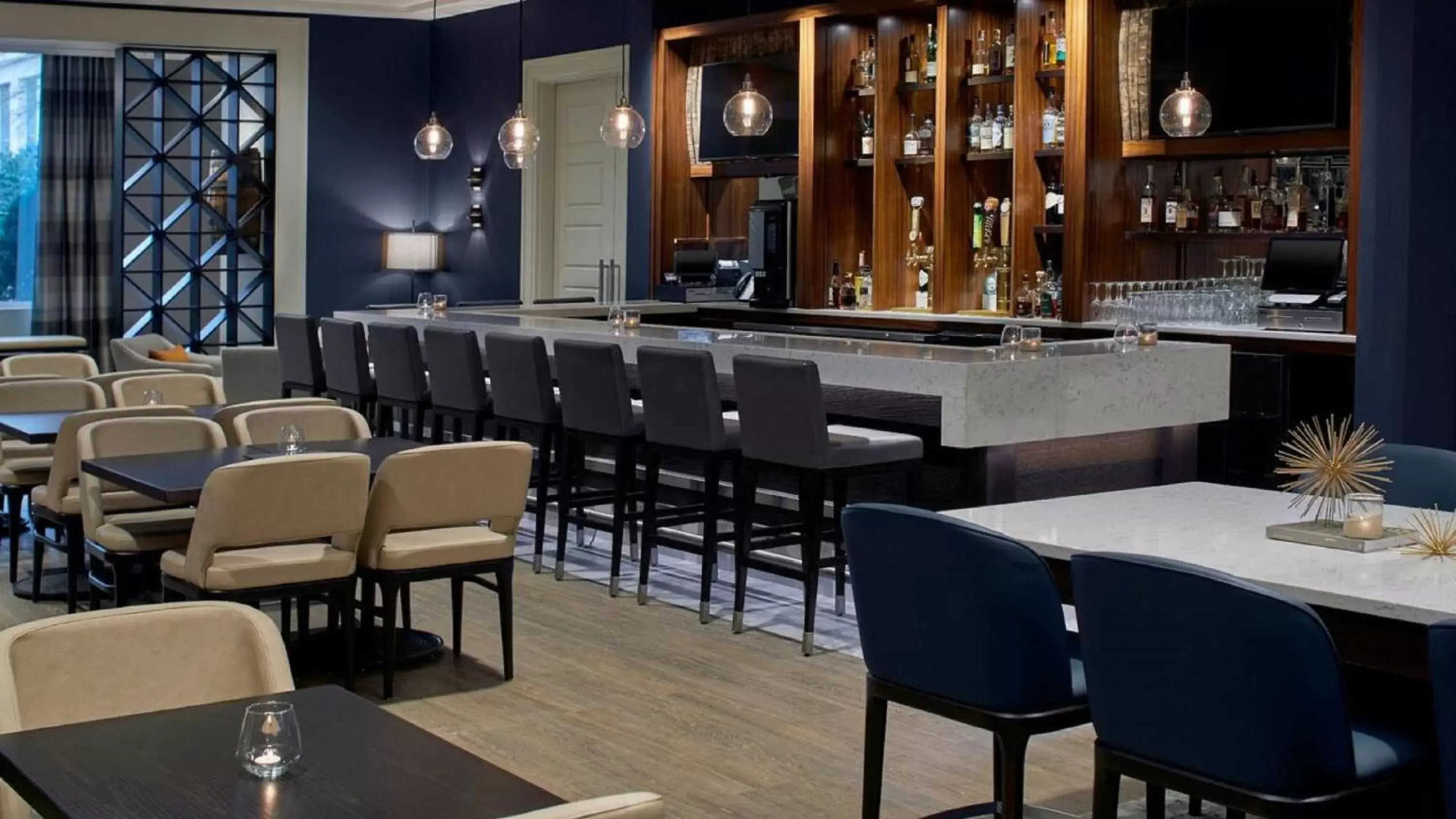 Restaurant/places to eat, Lounge/Bar in Hyatt Regency Atlanta Perimeter at Villa Christina