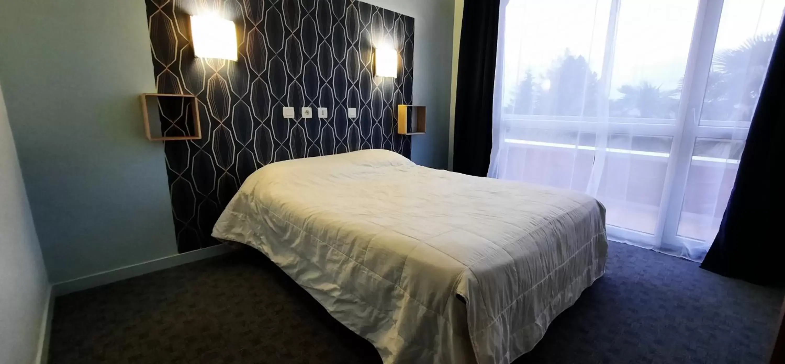Double Room with Shower - single occupancy in Les Songes de Buxy Double Room with Shower - single occupancy in Les Songes de Buxy