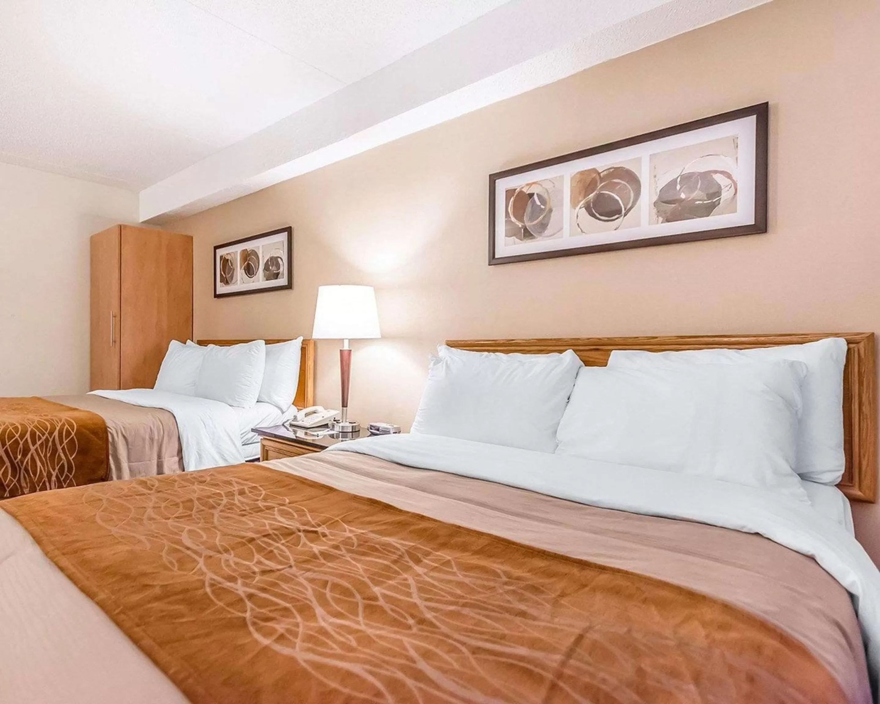 Photo of the whole room, Bed in Comfort Inn Riviere-du-Loup