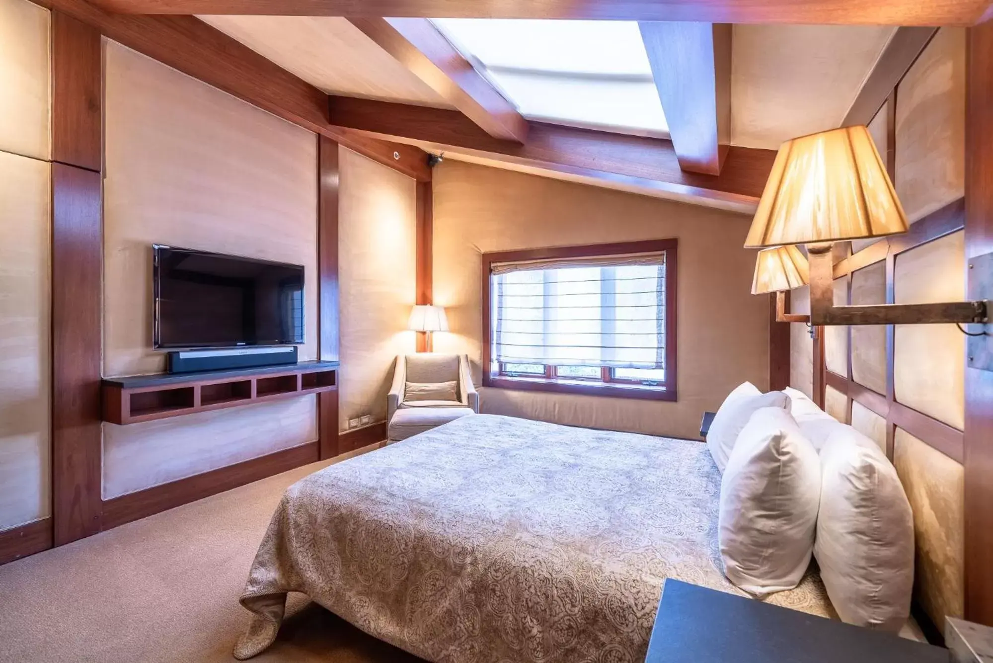 Bed, TV/Entertainment Center in Lodge at Vail Condominiums