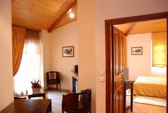 Photo of the whole room, Seating Area in Hotel Kynaitha