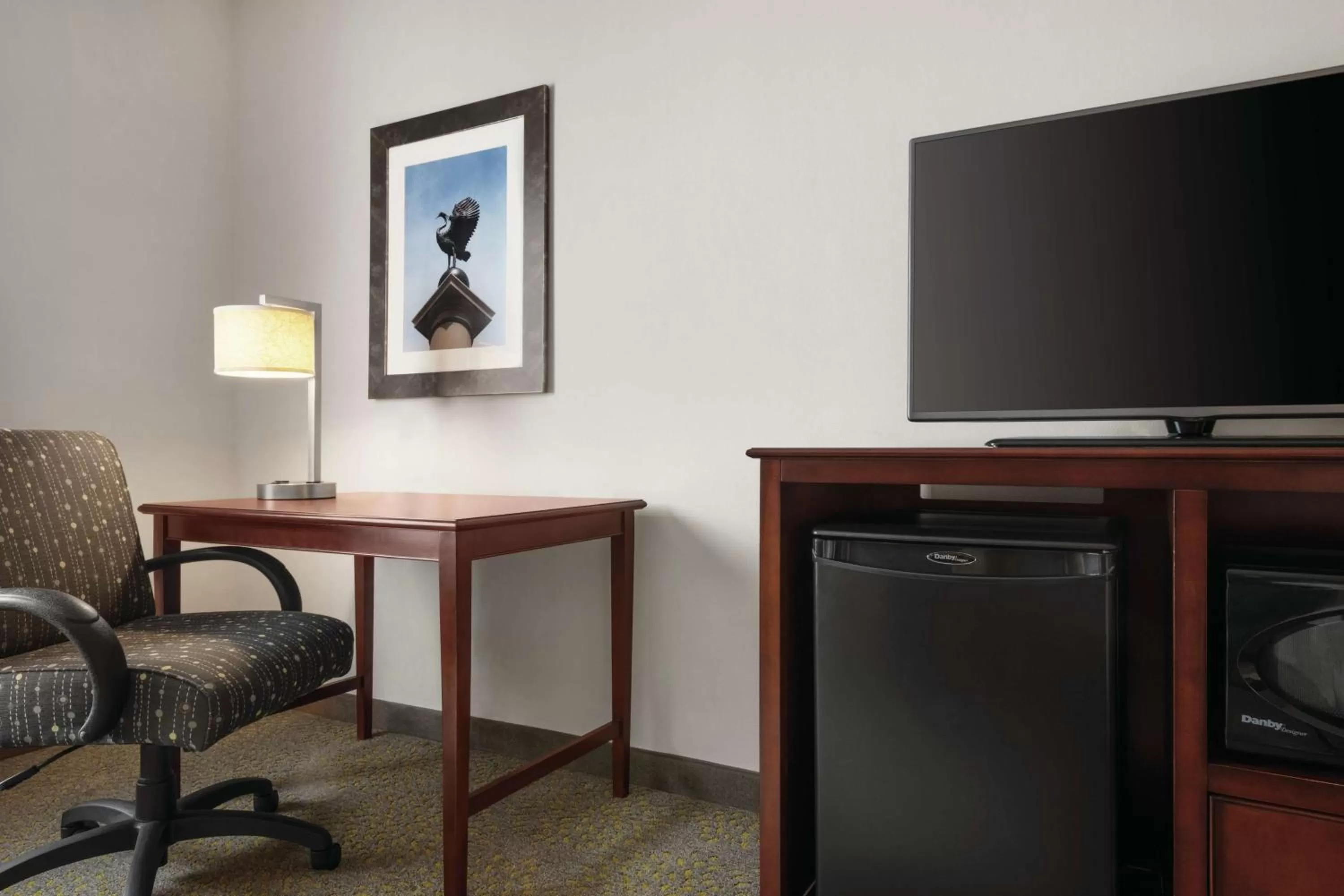 Bedroom in Hampton Inn & Suites Mishawaka/South Bend at Heritage Square