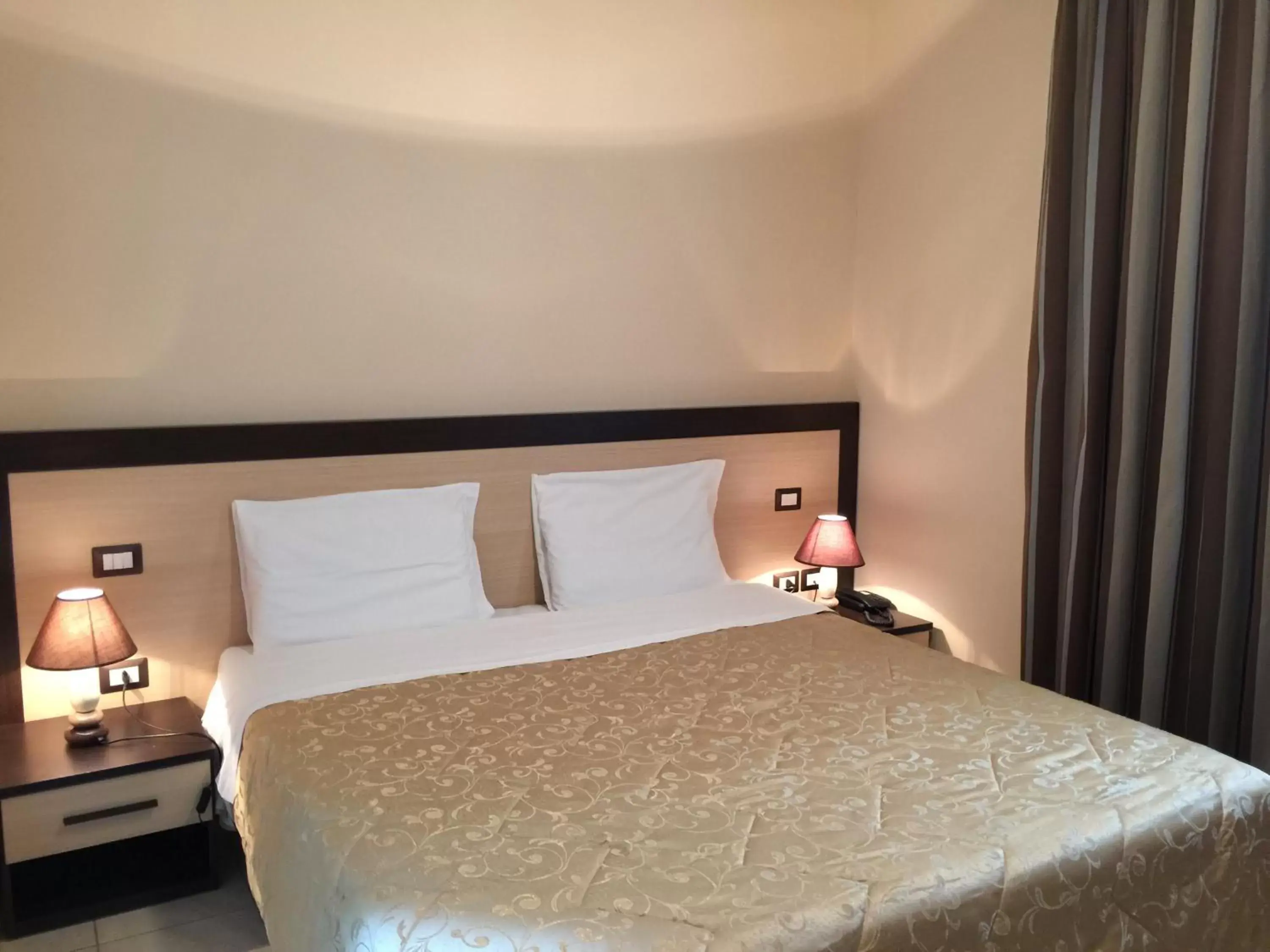 Single or Double Room in Hotel De La Ville Relais