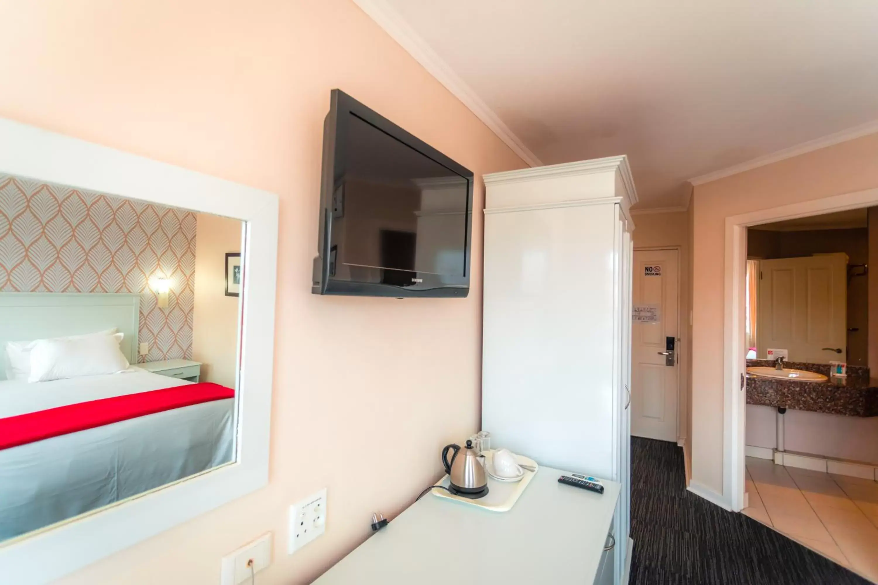 Bedroom, Bathroom in Florida Park Hotel, Florida Road