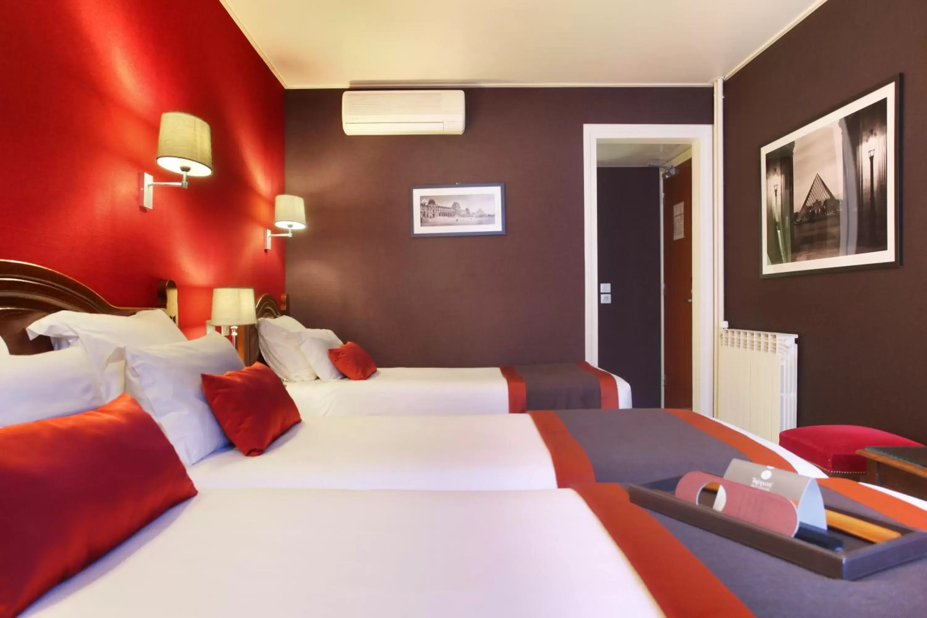 Bedroom, Bed in Hotel Trianon Rive Gauche