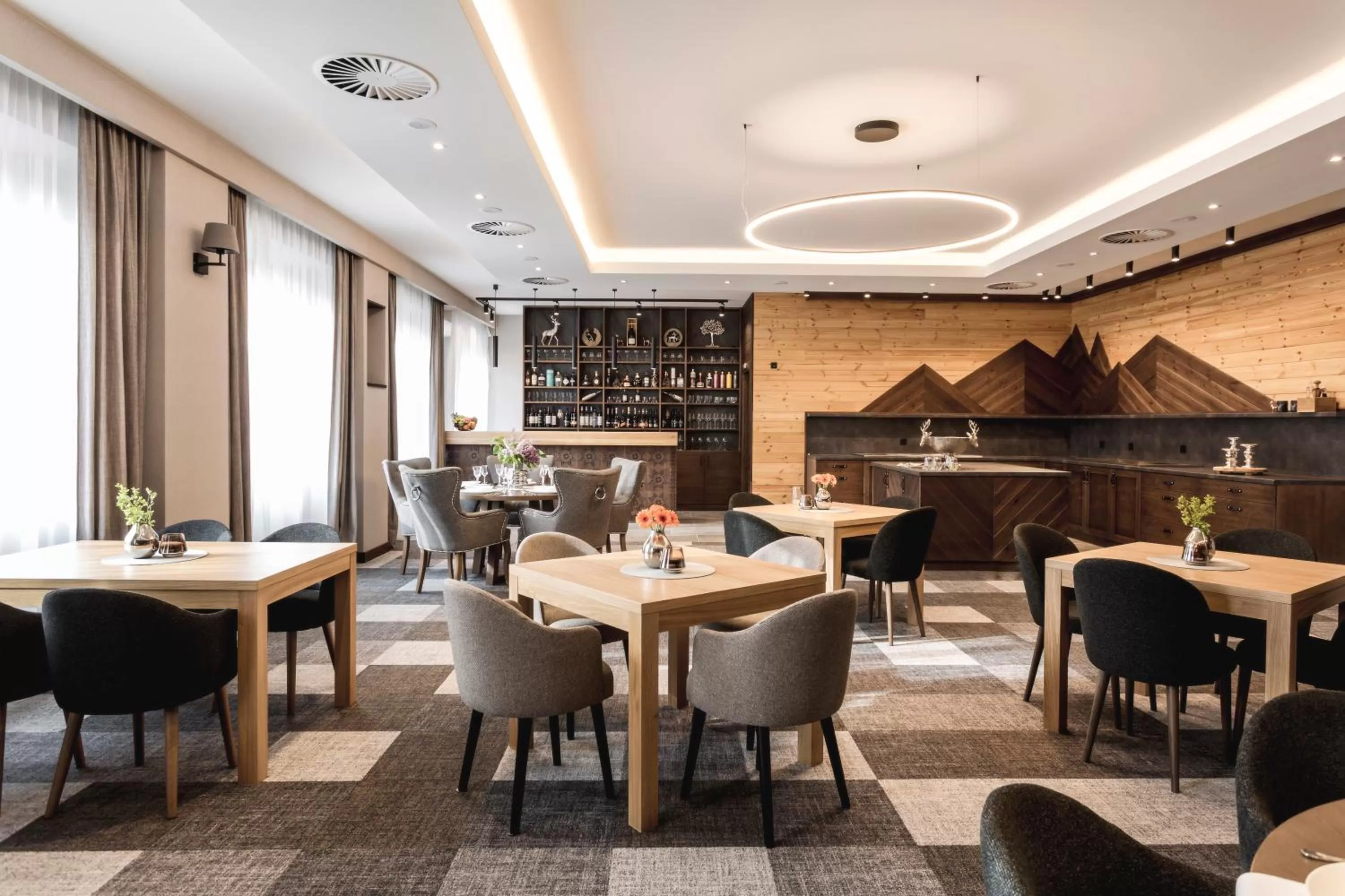 Restaurant/places to eat in ARIETES MARMONT Resort