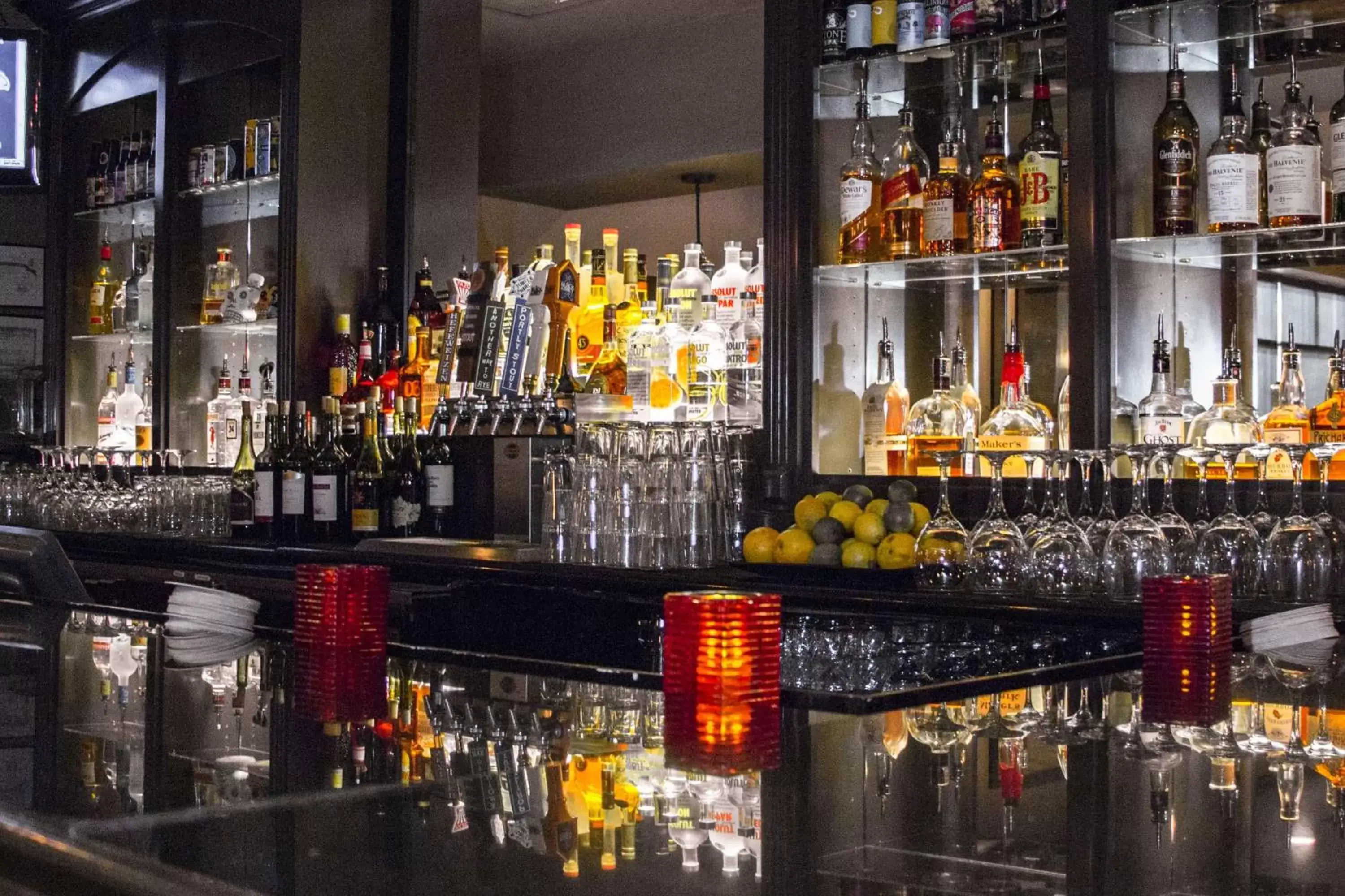Restaurant/places to eat, Lounge/Bar in Embassy Suites Nashville - at Vanderbilt