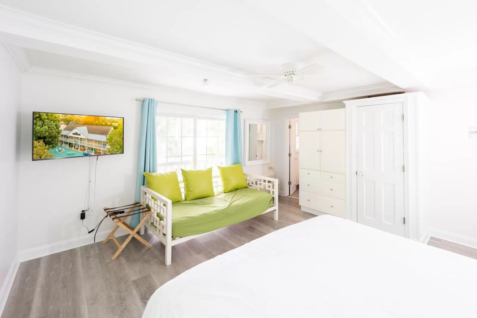 Bed in Canalside Inn